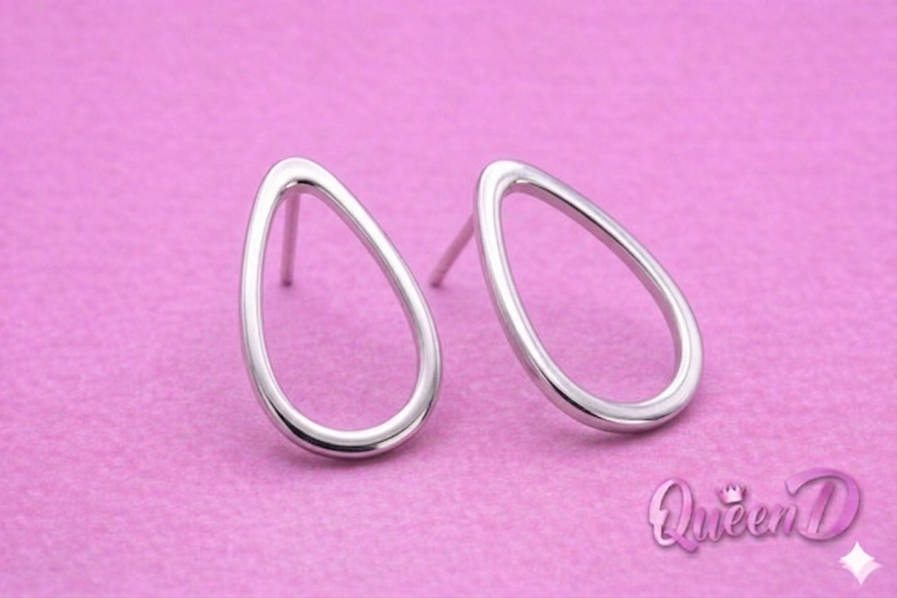 Queen D – Teardrop Gem Stud Earrings