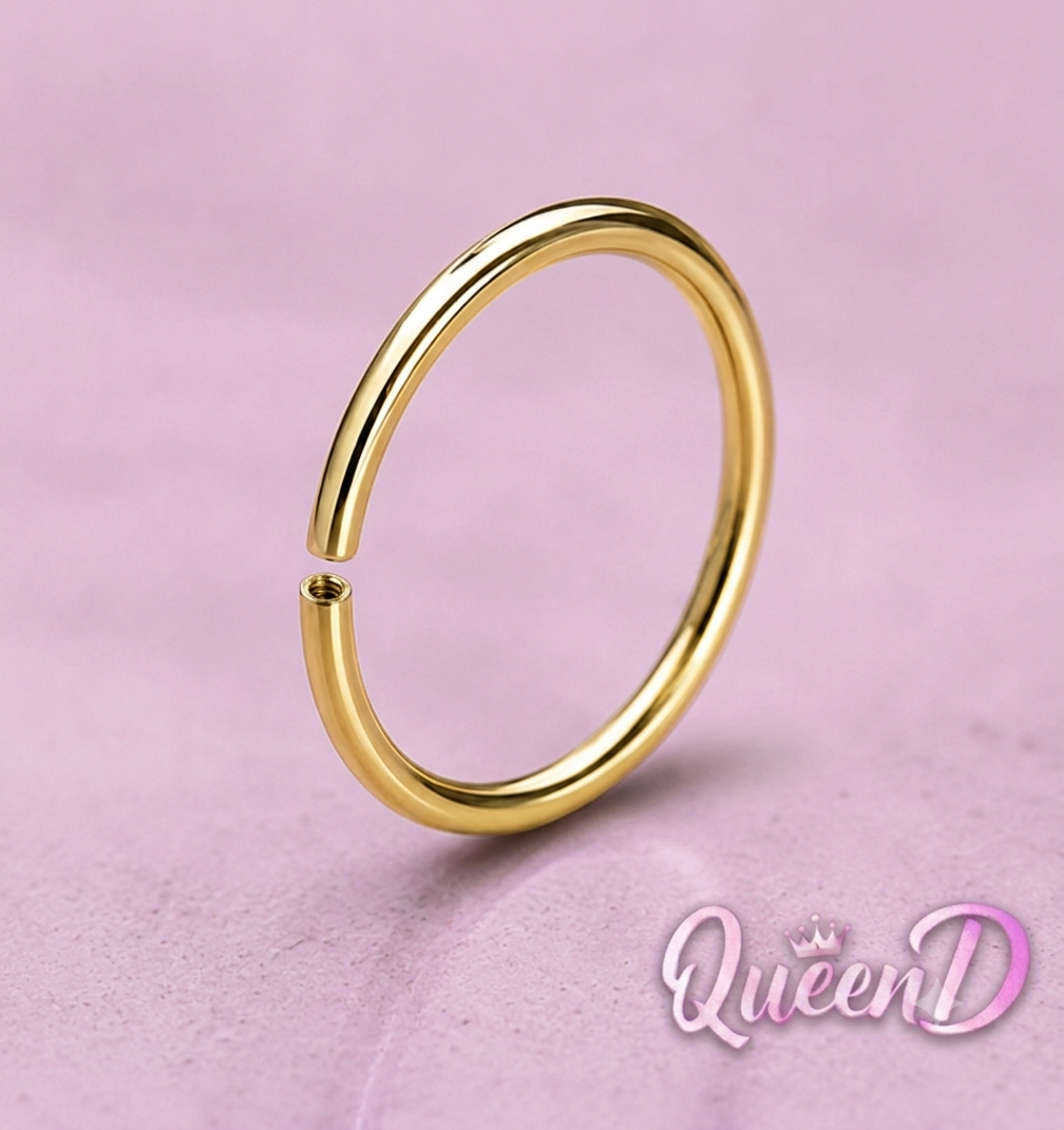 Queen D – Golden Bold Hoop Piercing