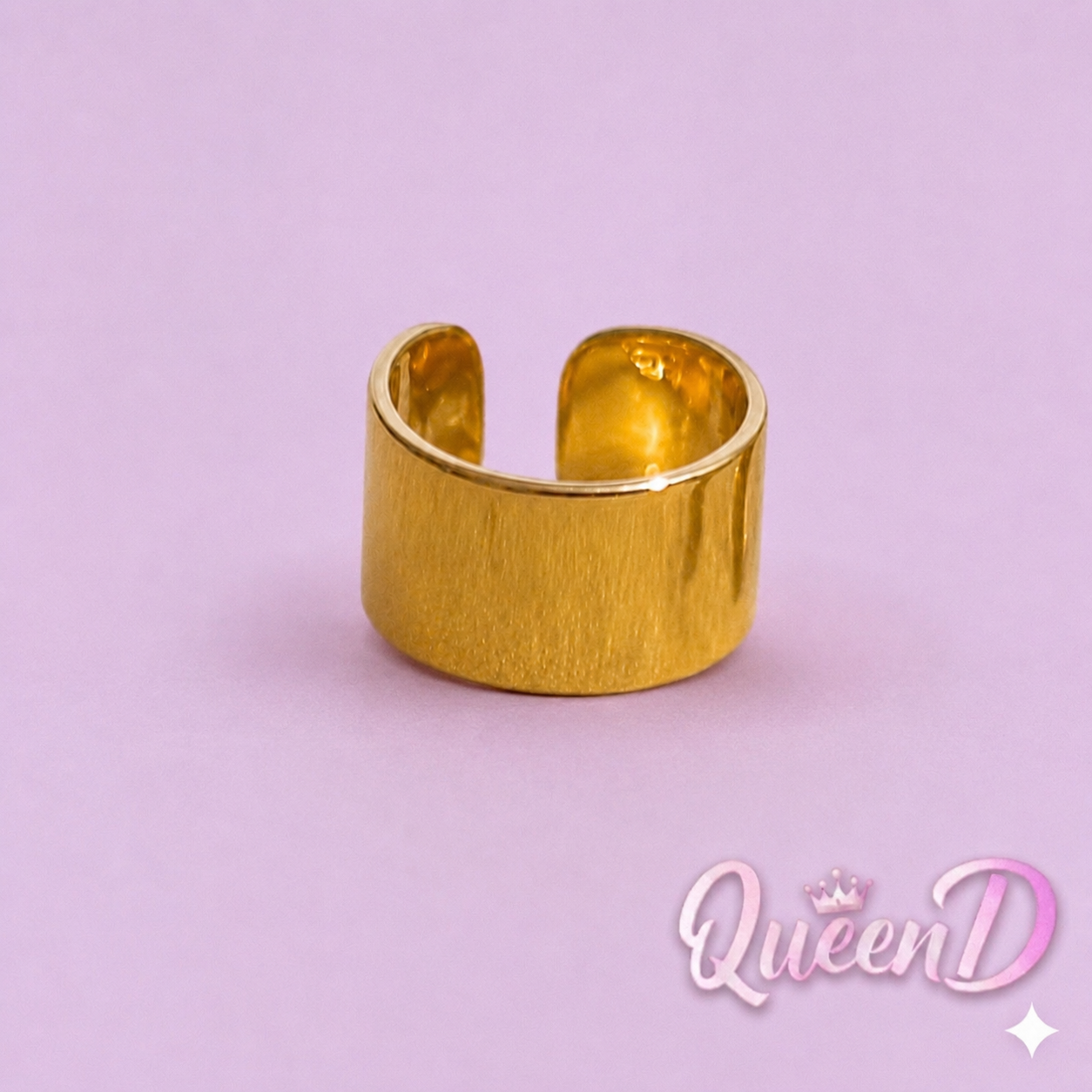 Queen D – Golden Radiance Ear Cuff