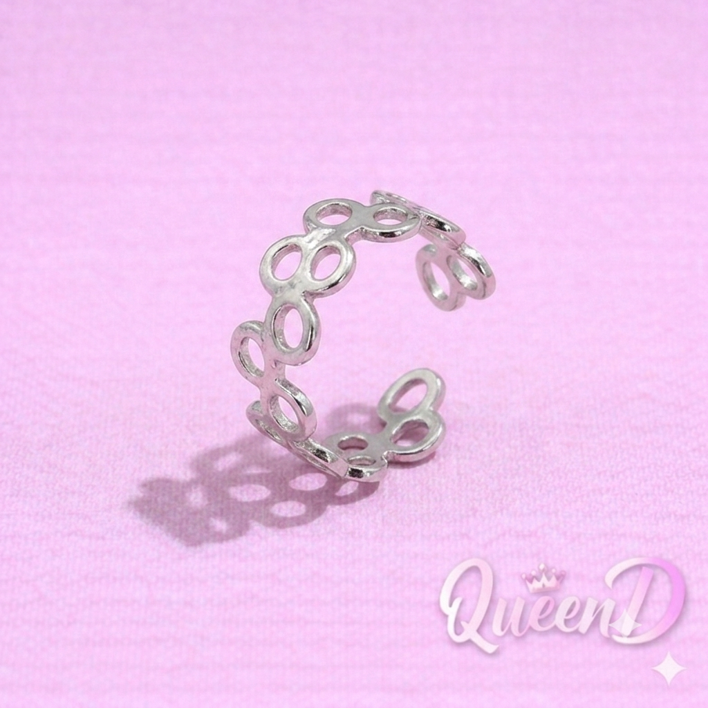 Queen D – Silver Orbit Ear Cuff