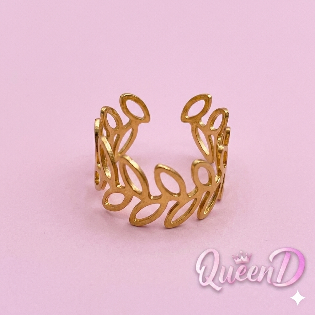 Queen D – Golden Petal Ear Cuff