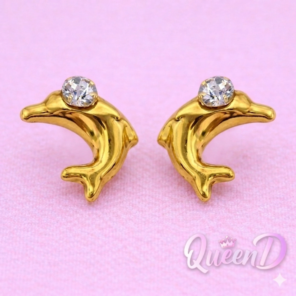 Queen D – Dolphin Treasure Stud Earrings