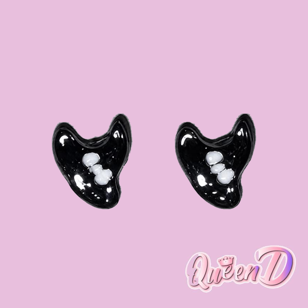 Queen D – Enchanted Witch Hat Studs