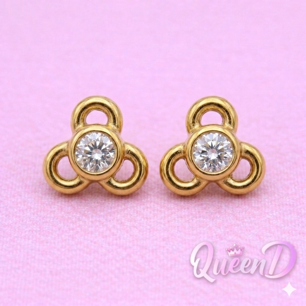 Queen D – Golden Clover Spark Earrings