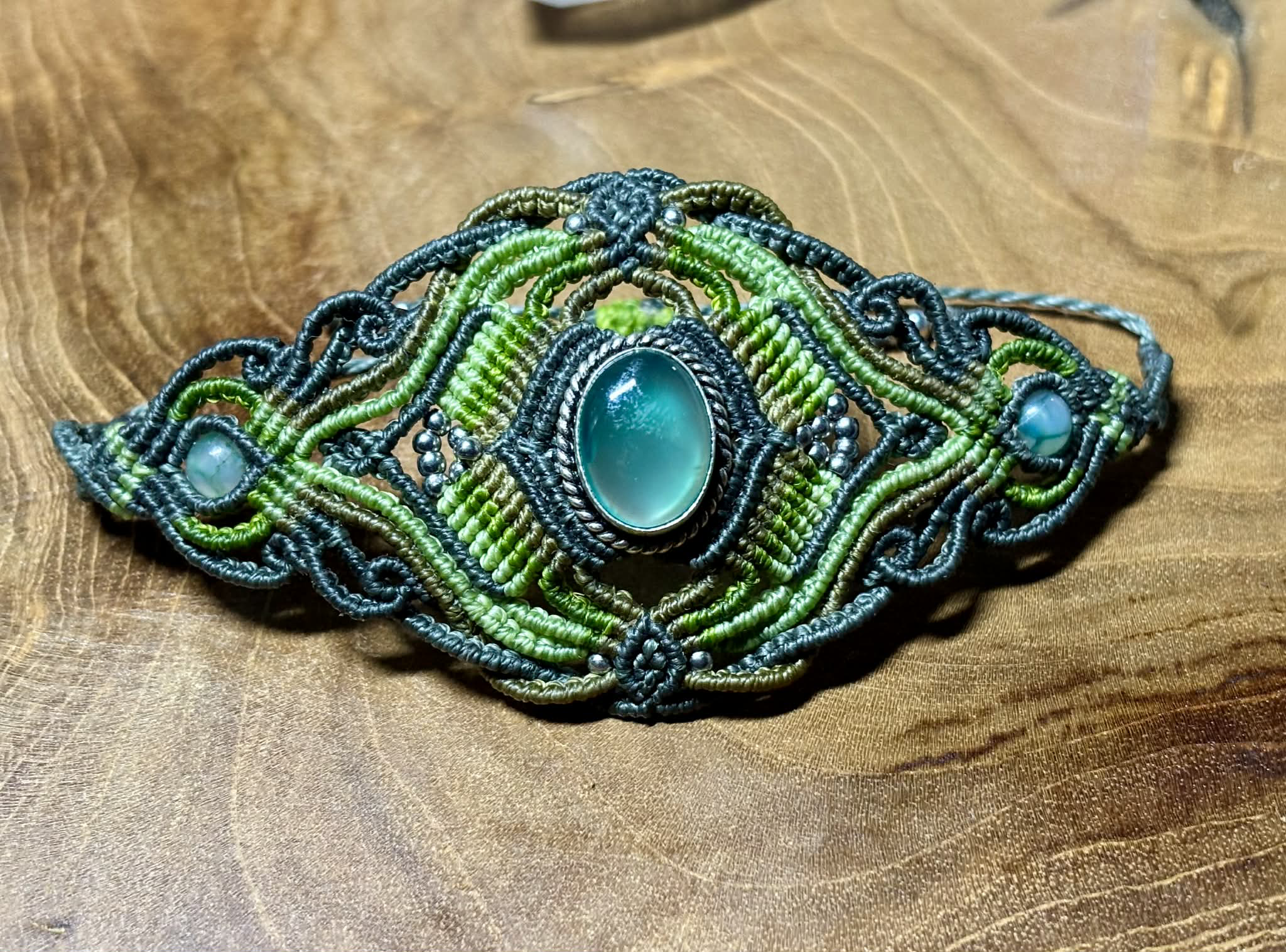 Bracelet talisman "Éclat de la Forêt" - Agate verte et perles d'agate dragon
