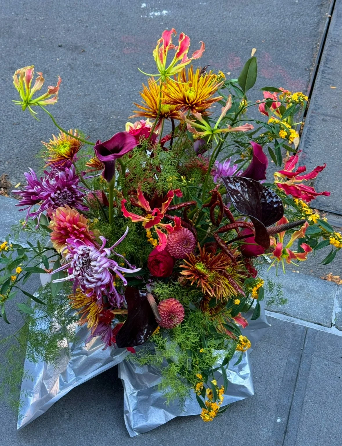 CUSTOM FLORAL ARRANGEMENT