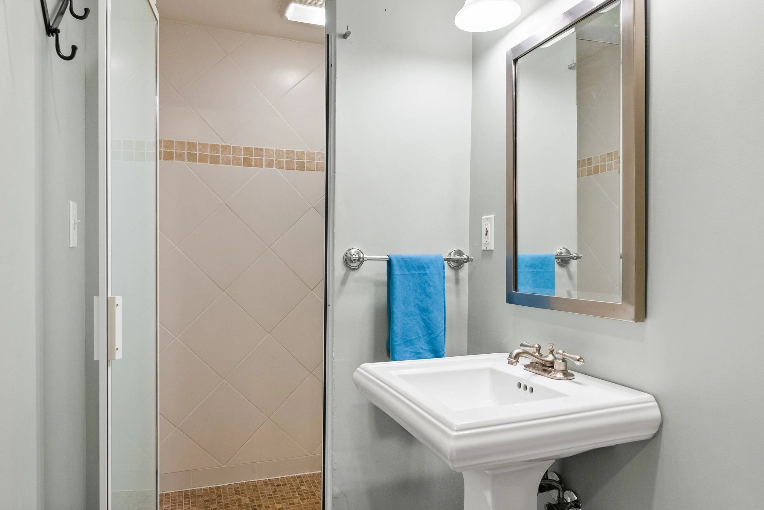 5202 Portsmouth Rd, Bethesda, MD 20816 - 0072.jpg