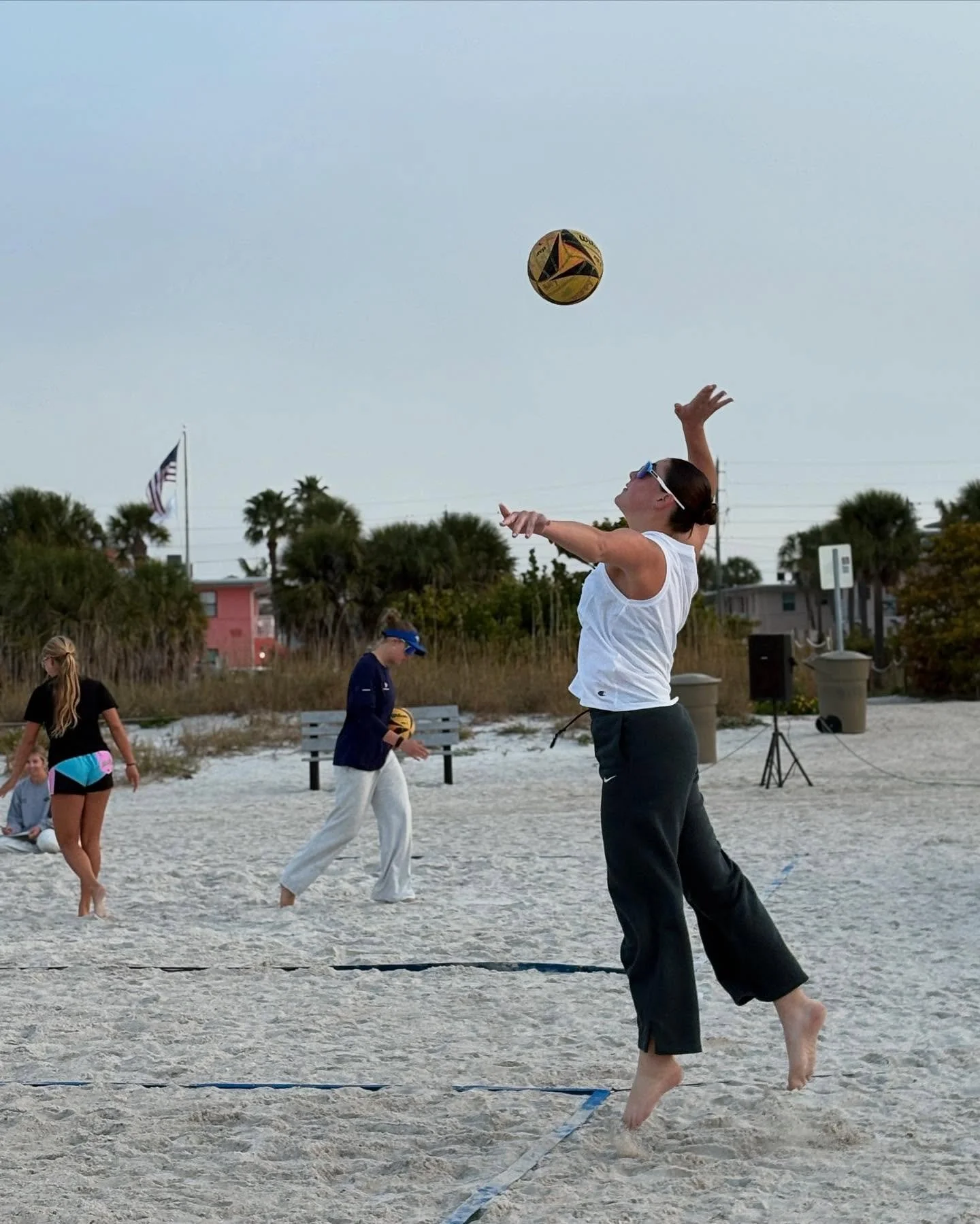 Battled the winds today in St. Pete to close out our winter season. So proud of the growth everyone has made! 💨🏐