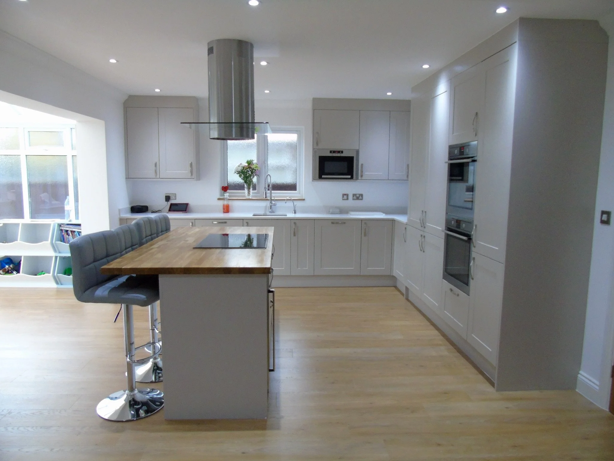 Stone colour shaker with quartz worktops