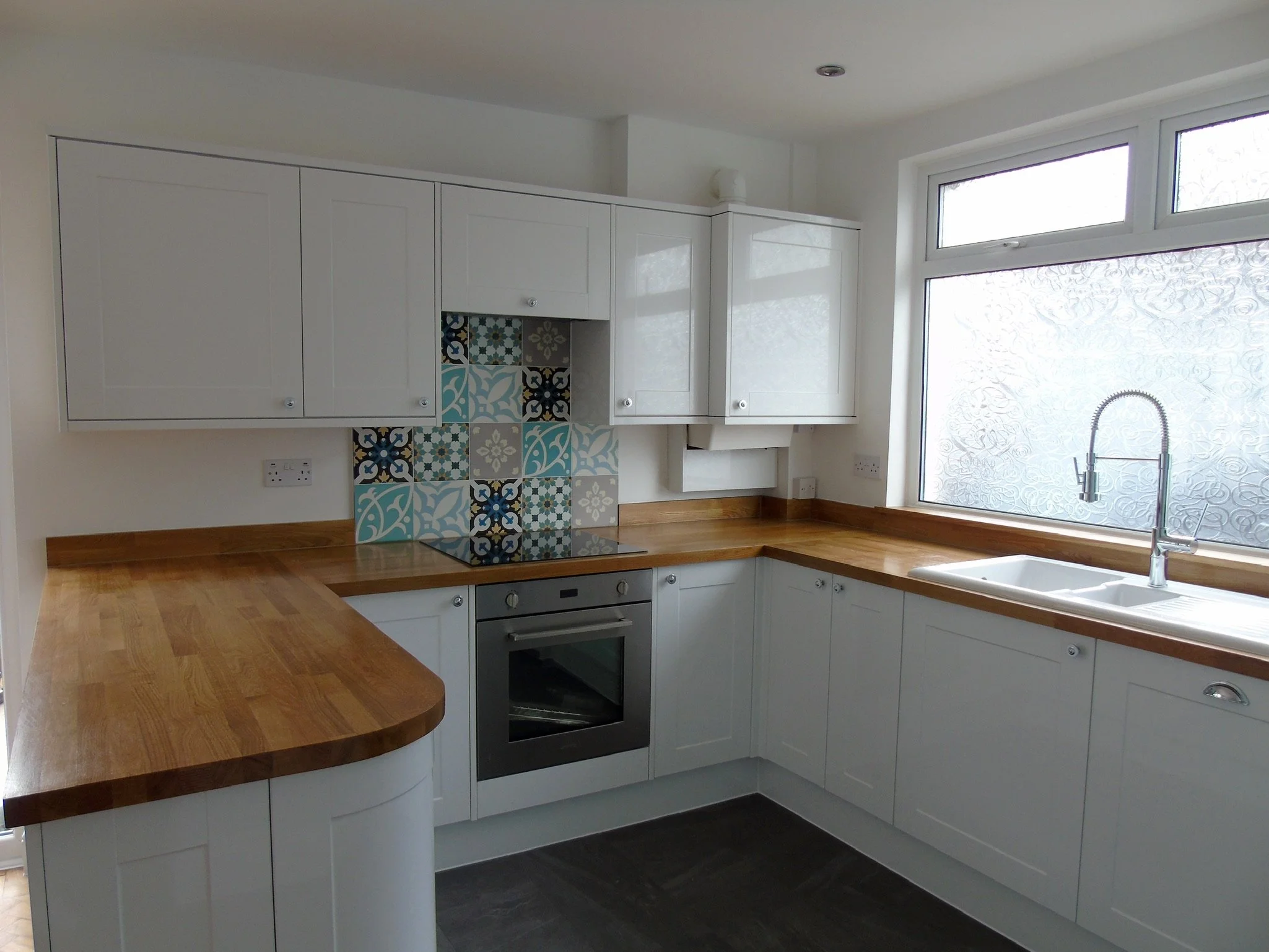 Shaker gloss white with solid oak worktops