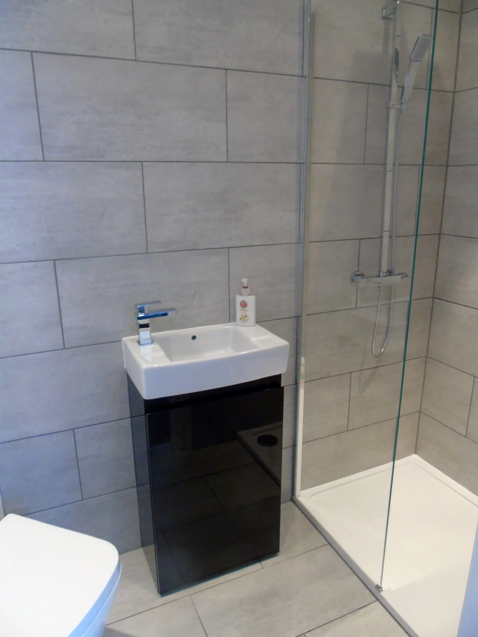 En suite with walk in shower