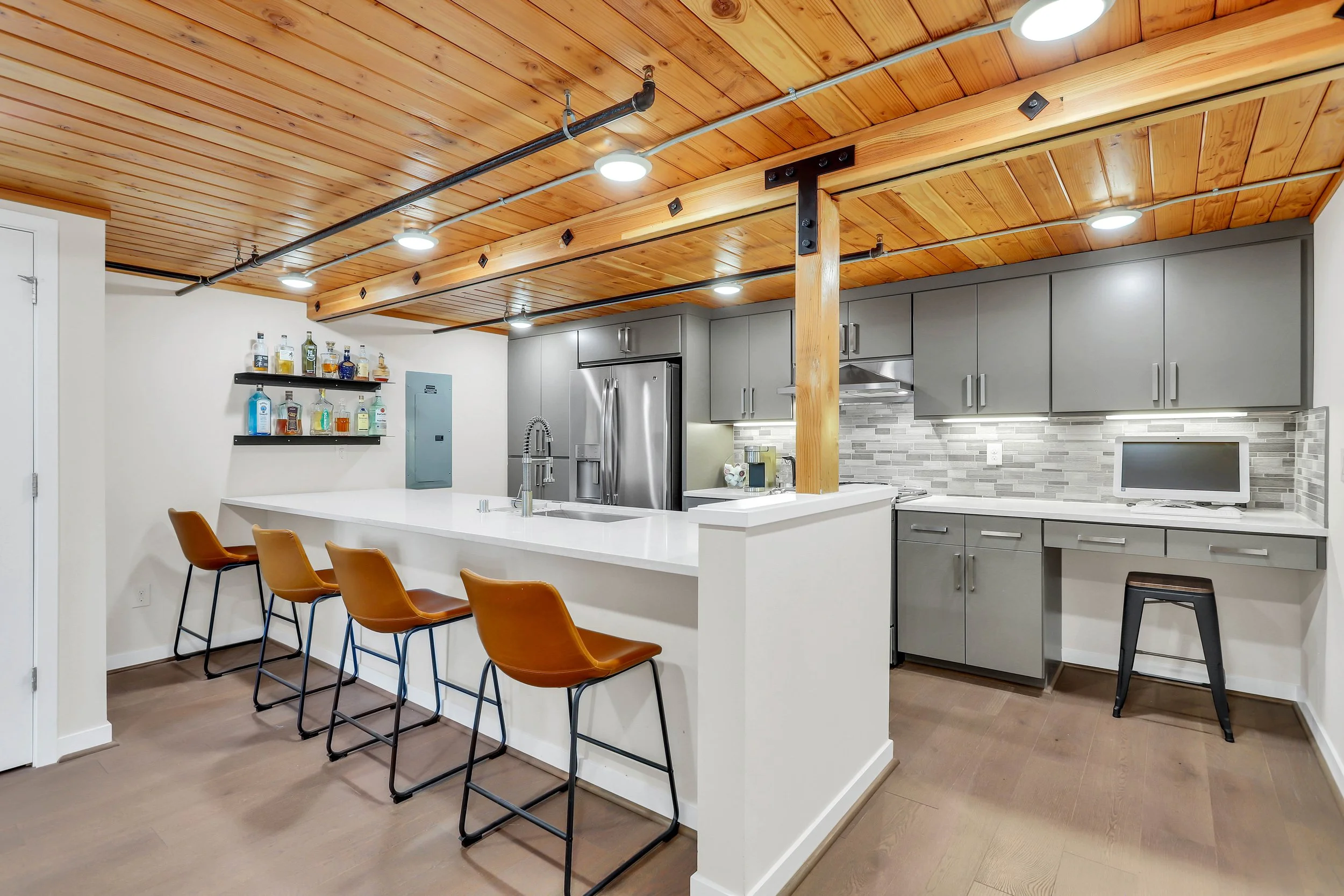 10-3334 NE 65th St-10.jpg