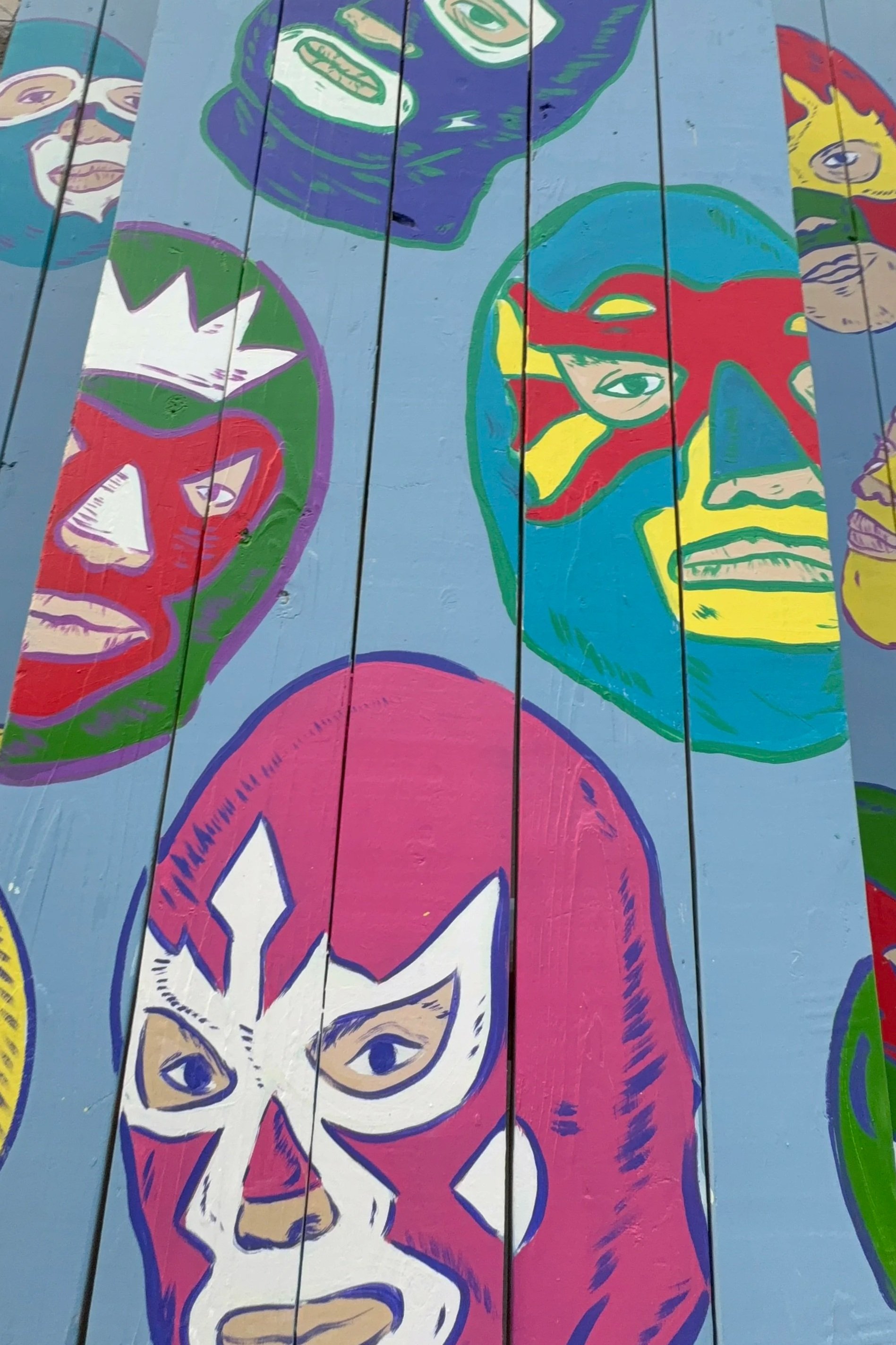 If you havent been to a lucha libre, you're missing out!  This table celebrates the colorful masks, larger-than-life personalities, and fighting spirit woven into Mexican culture.