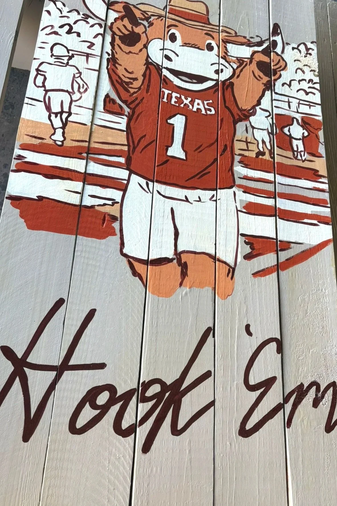 This table celebrates our local Longhorns and the pride, ambition, and unmistakable Hook ’em spirit they bring home.