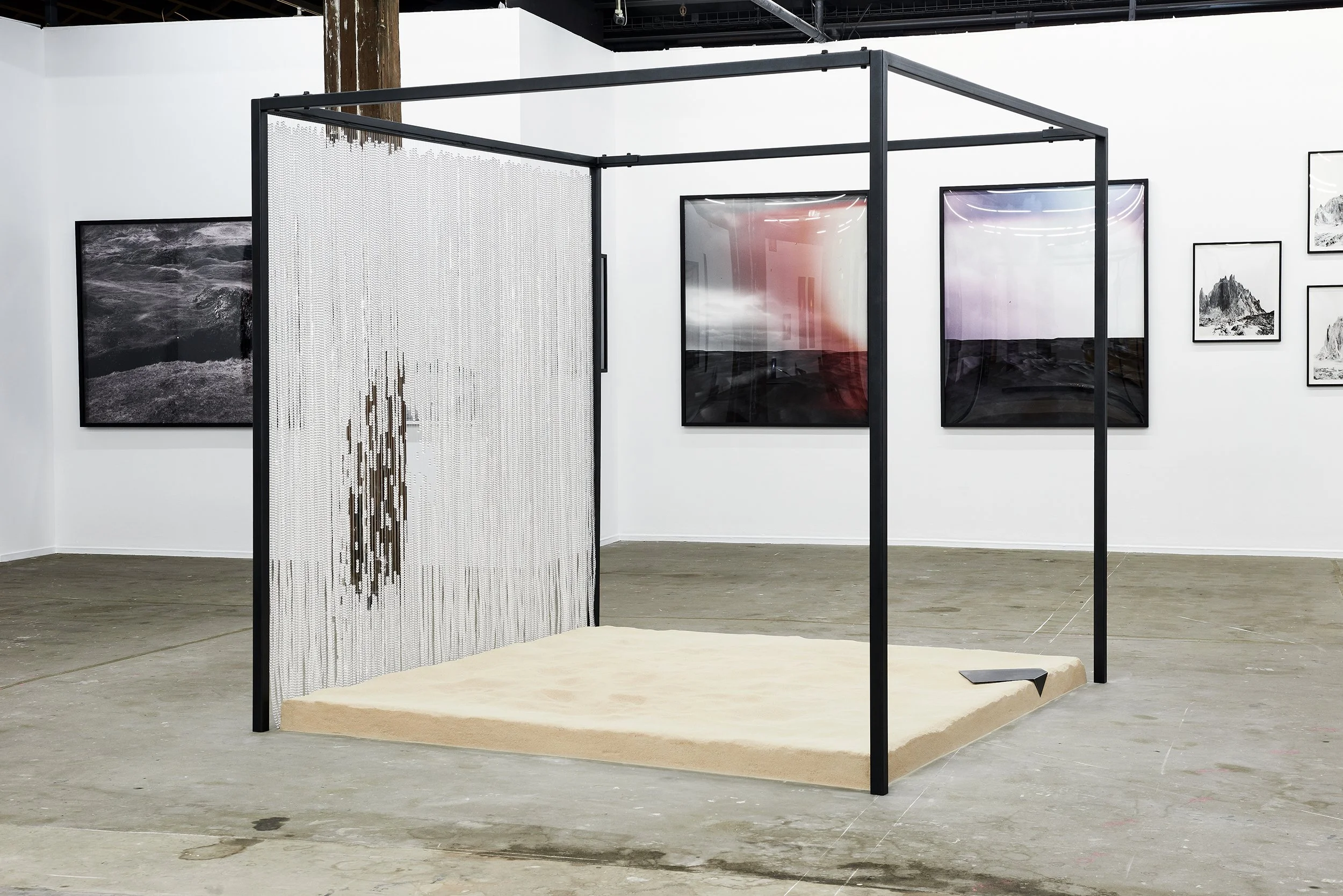 Psychic sex, 2017, glass, sand, steel, wire, 2.25 x 2.25 x 2.1m. Photo: Fiona Susanto