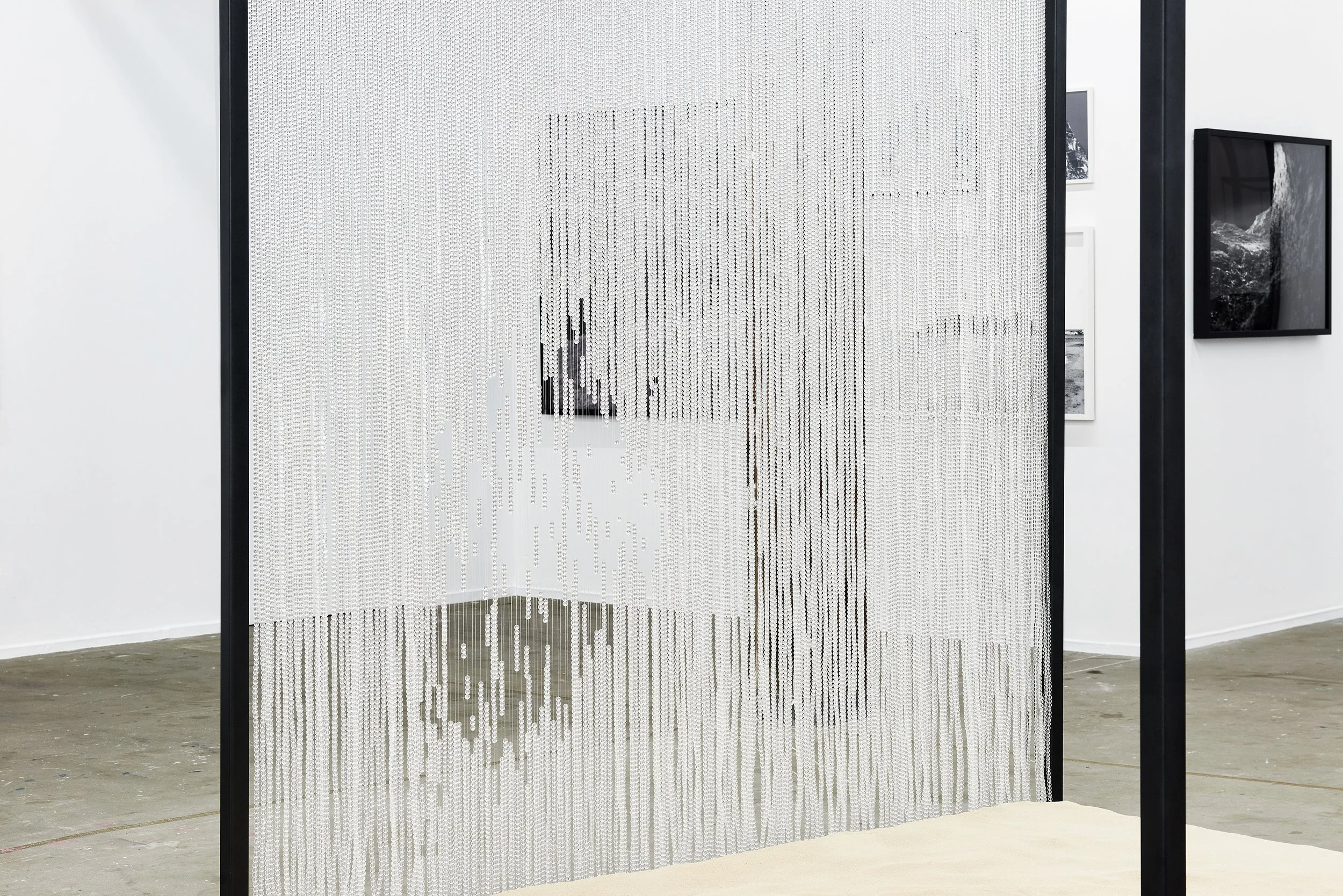 Psychic sex, 2017, glass, sand, steel, wire, 2.25 x 2.25 x 2.1m. Photo: Fiona Susanto