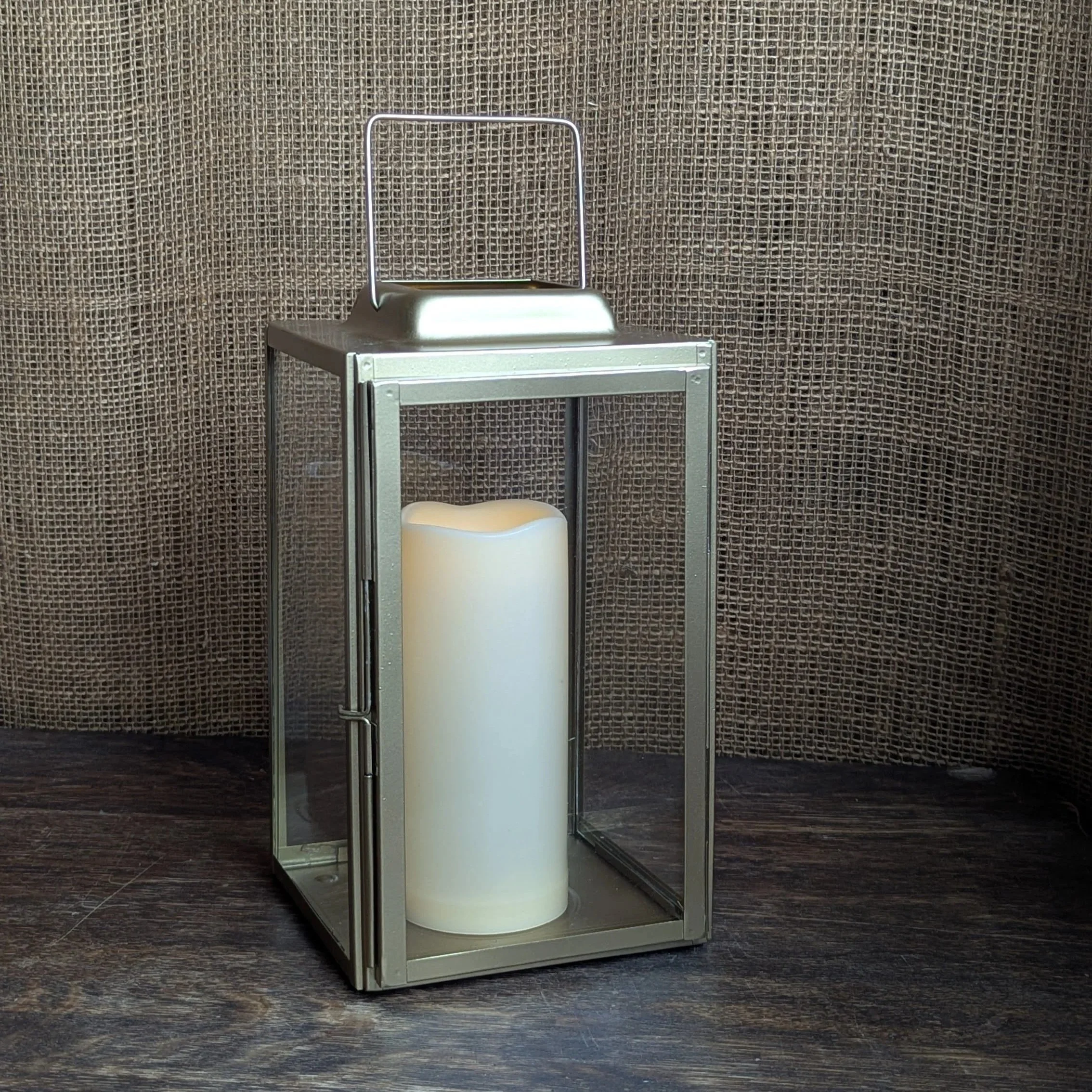 Gold lantern.

16 available.

H 25cm.

£3 each.

Not to be used with real flame.