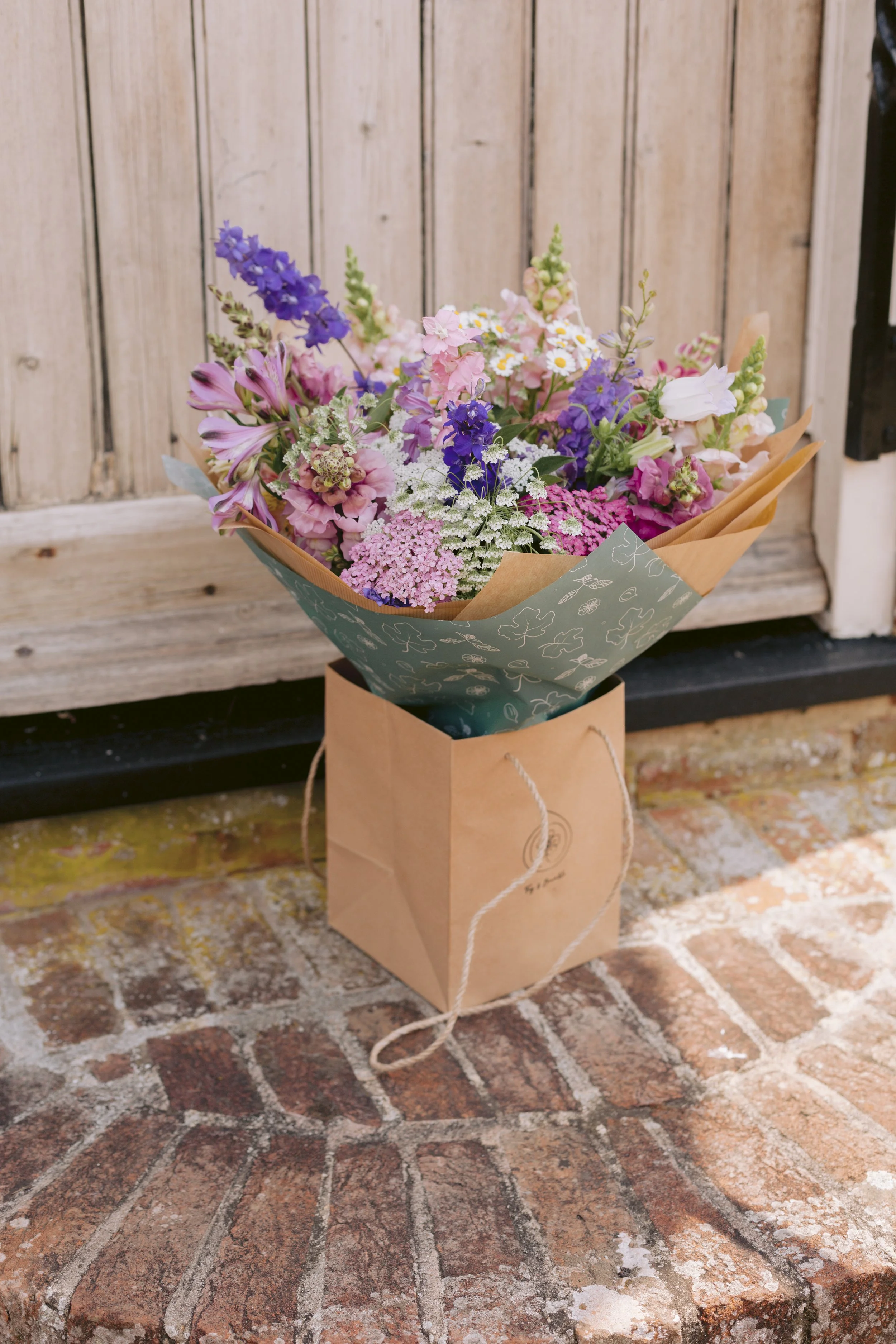 wedding florist Wiltshire creating romantic garden style wedding flowers for countryside venues