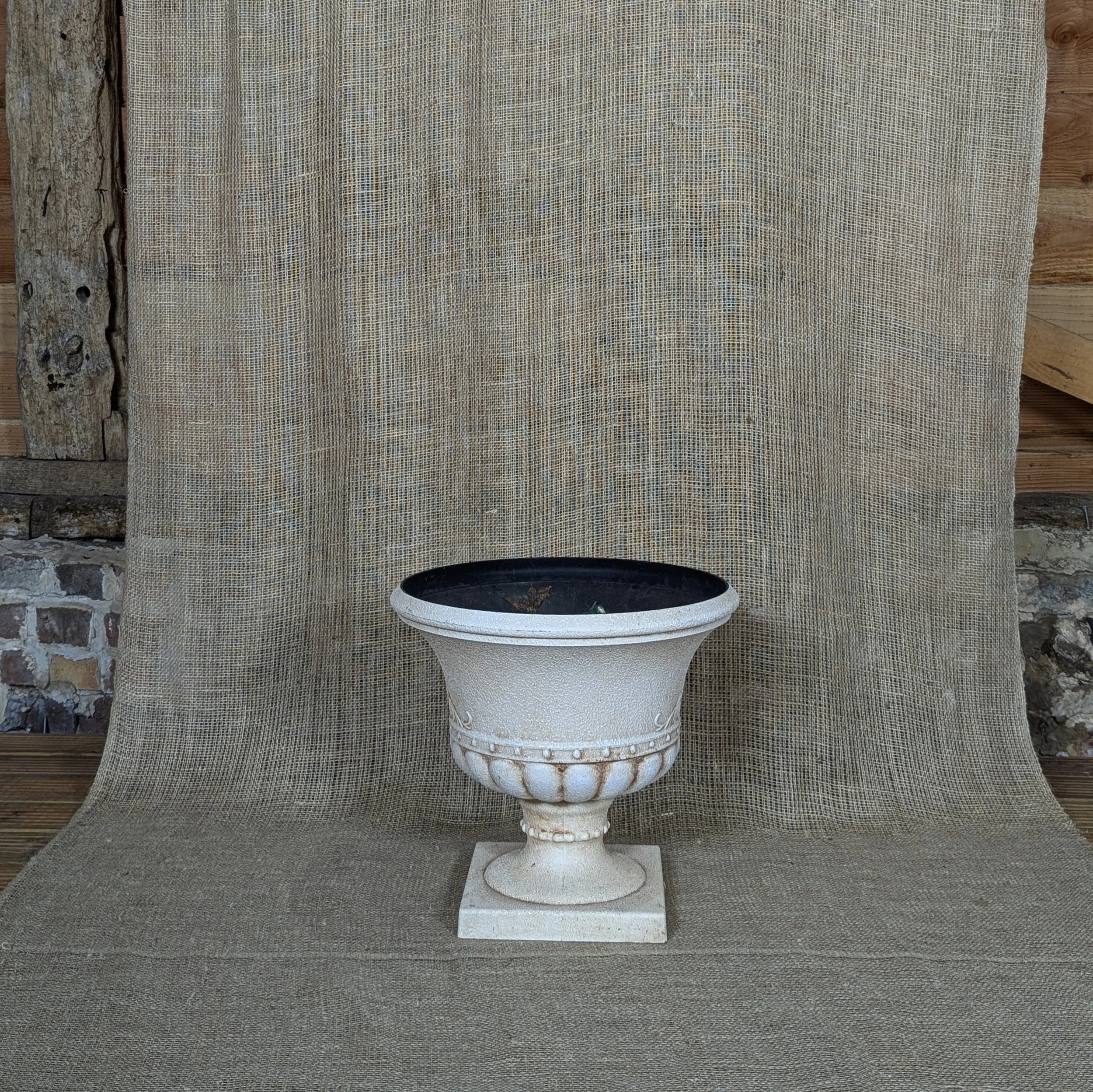 Broad urn.

2 available.

H 38cm W41cm.

£15 each.

Comes with plastic bucket insert with chicken wire.
