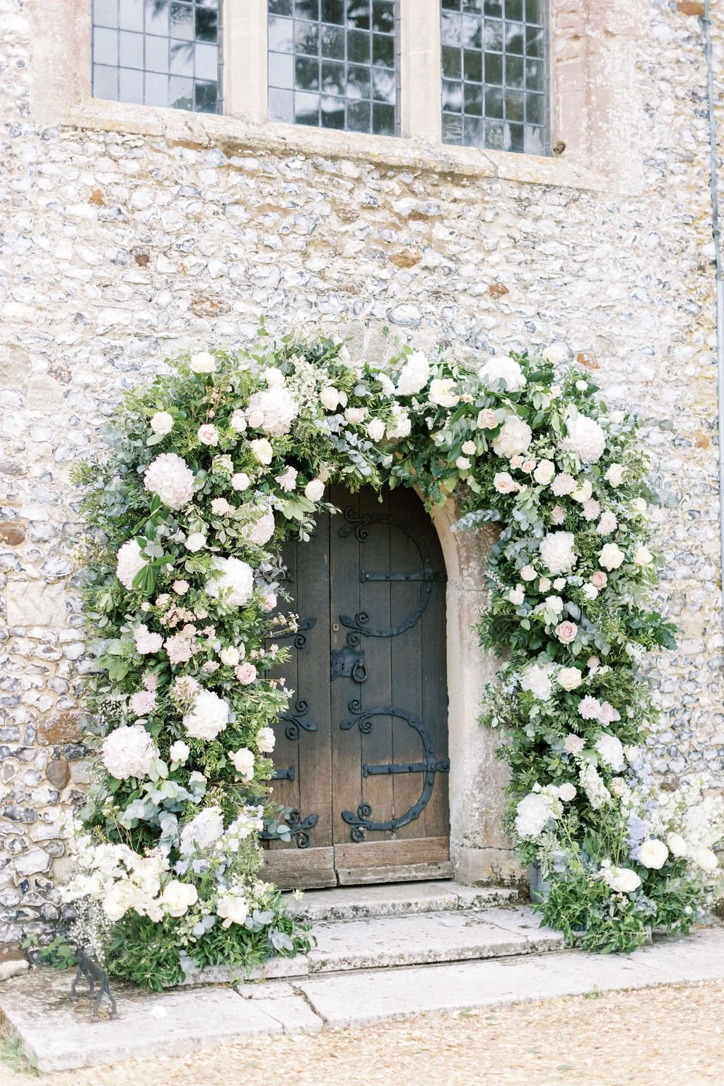 Wiltshire wedding florist for modern couples wanting relaxed garden style flowers