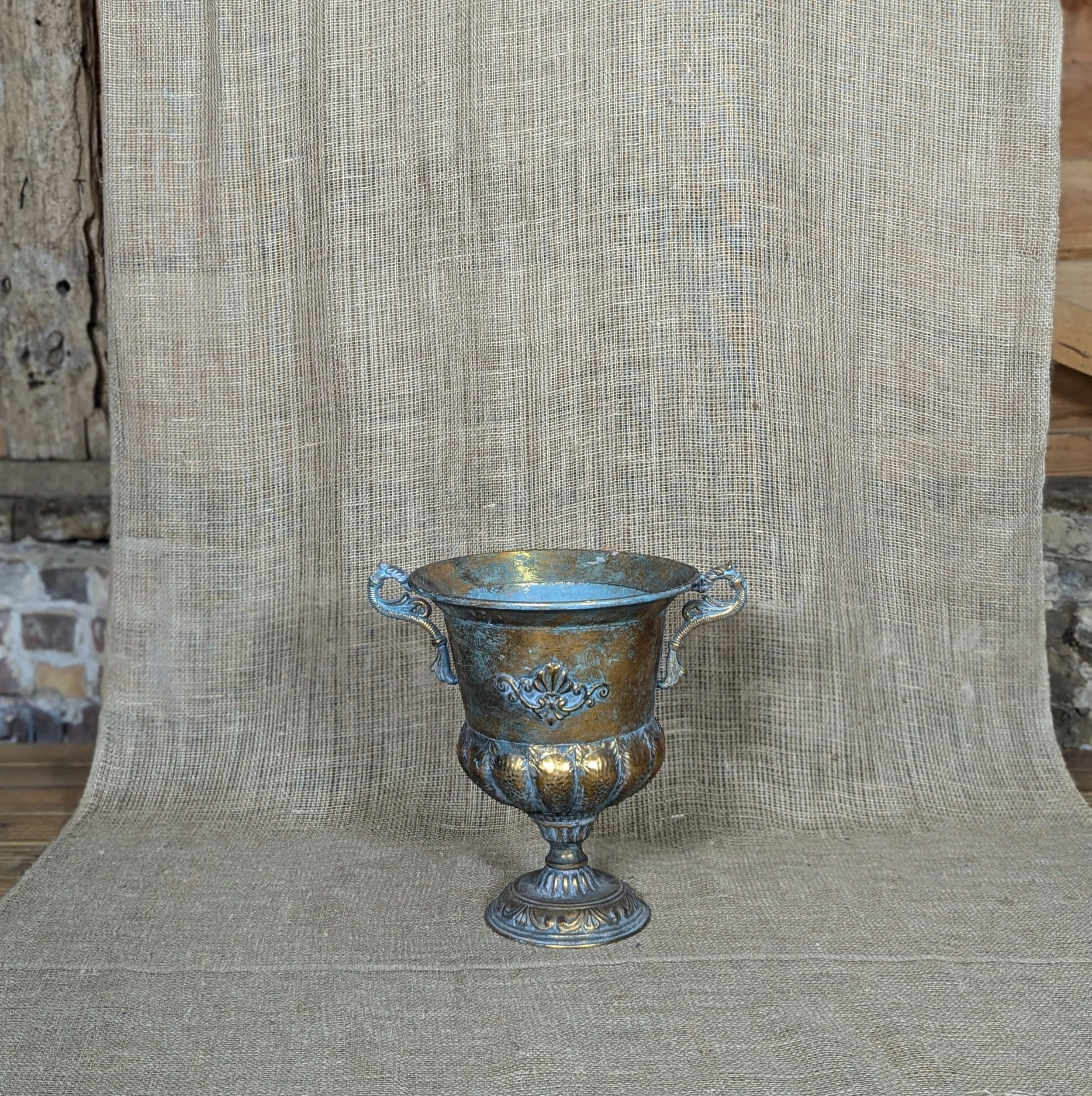 
Brass urn.

2 available.

H40cm W34cm.

£15 each.

Comes with plastic bucket insert with chicken wire.