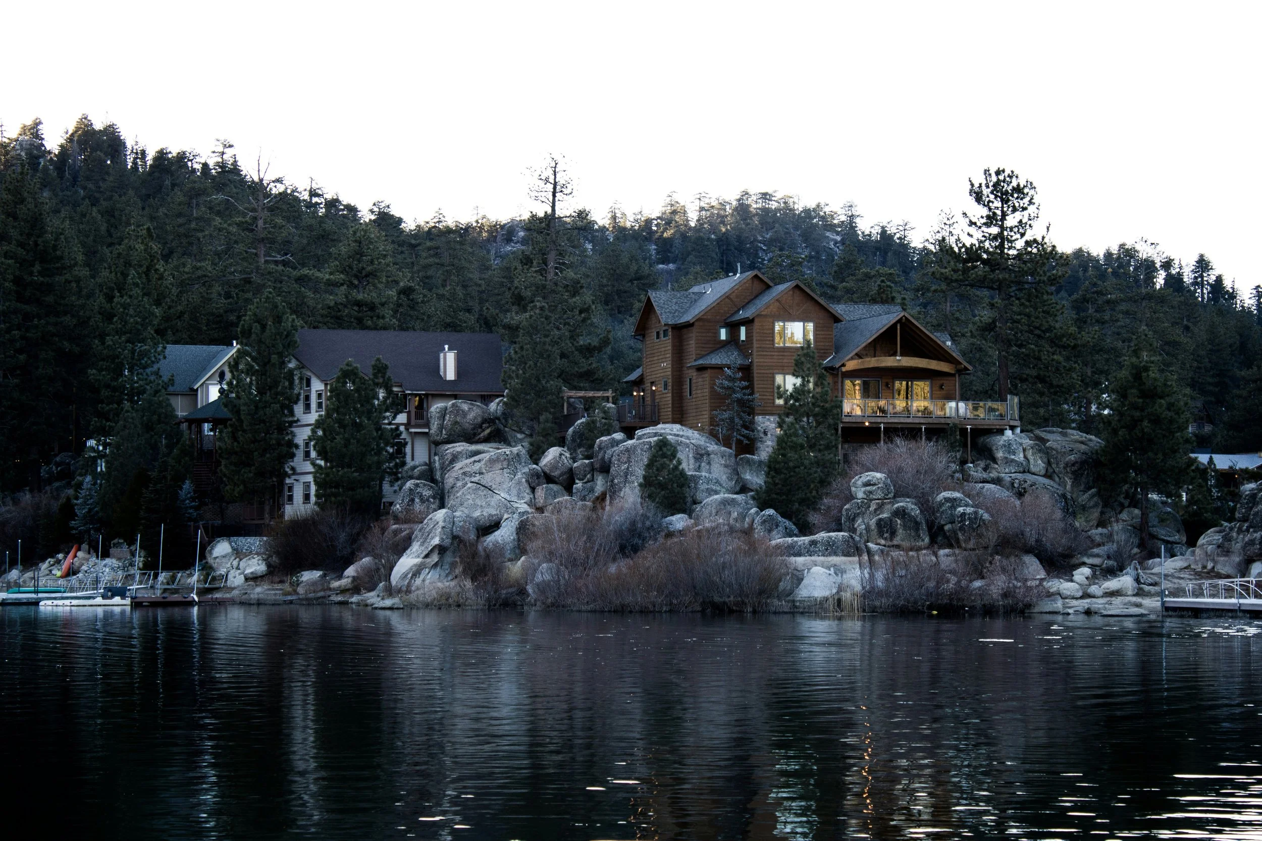 Kevin Gilleard stock photo, free to use, lake houses in winter.