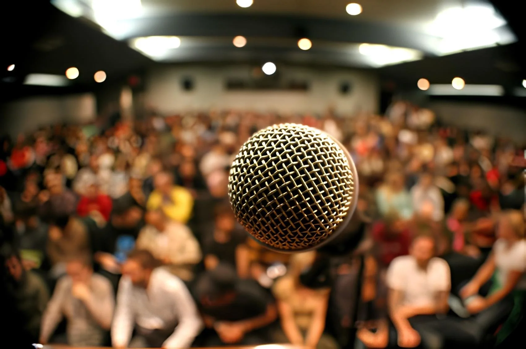 Microphone-anc-crowd (1).jpg