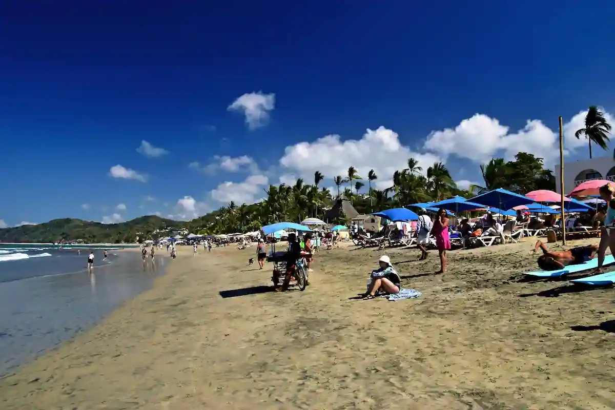 sayulita beach - marea surf school