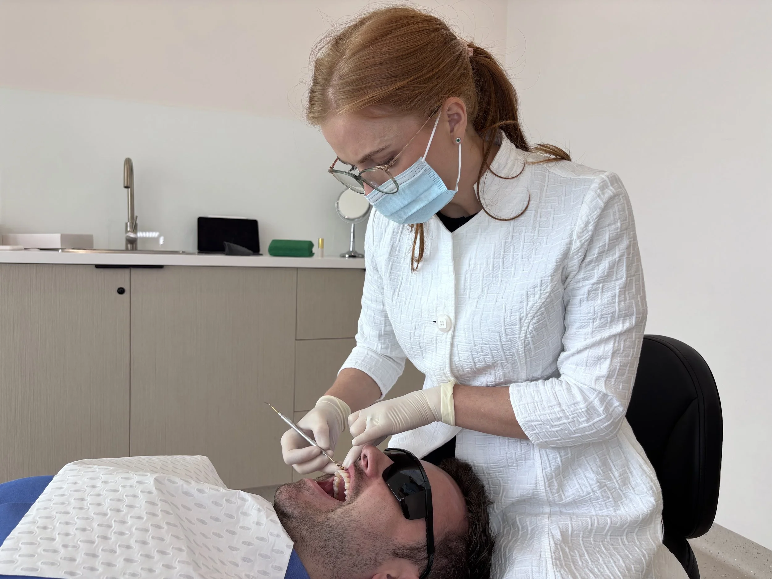 Dr Aimee Dunne performing composite bonding treatment