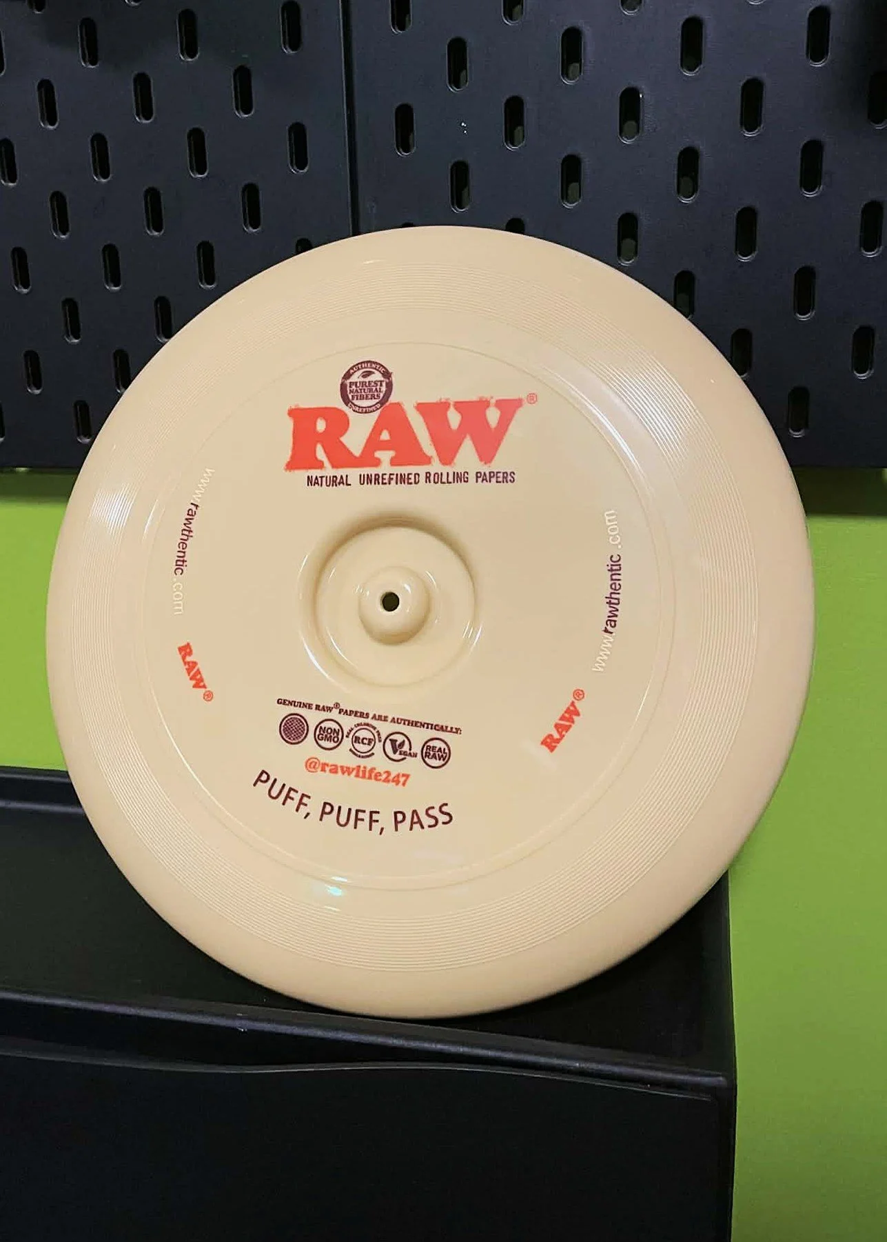 RAW Frisbee Ashtray (Joint Holder Edition)