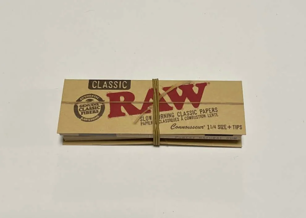 RAW Connoisseur Rolling Papers + Tips (1¼ Size)