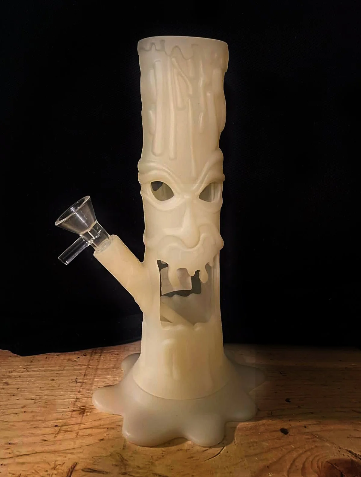 Glow-in-the-Dark Drip Silicone Bong