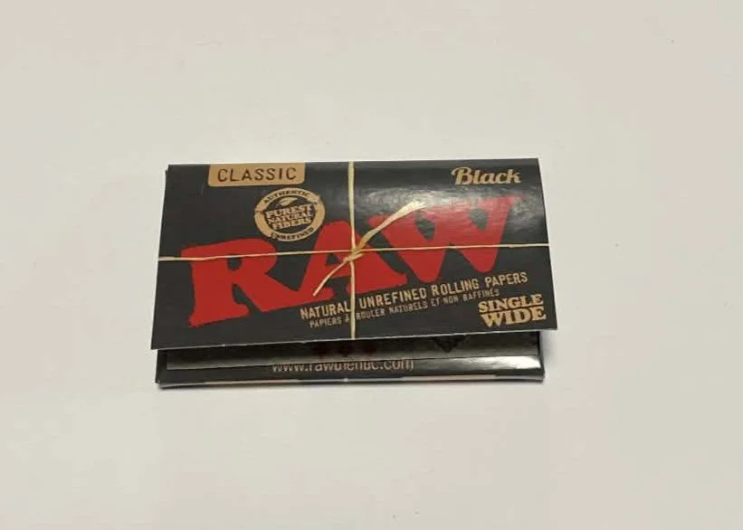RAW Black Rolling Papers (Single Wide)