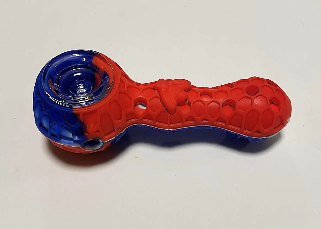 Dual Colour Honeycomb Silicone Pipe (Red/Blue)