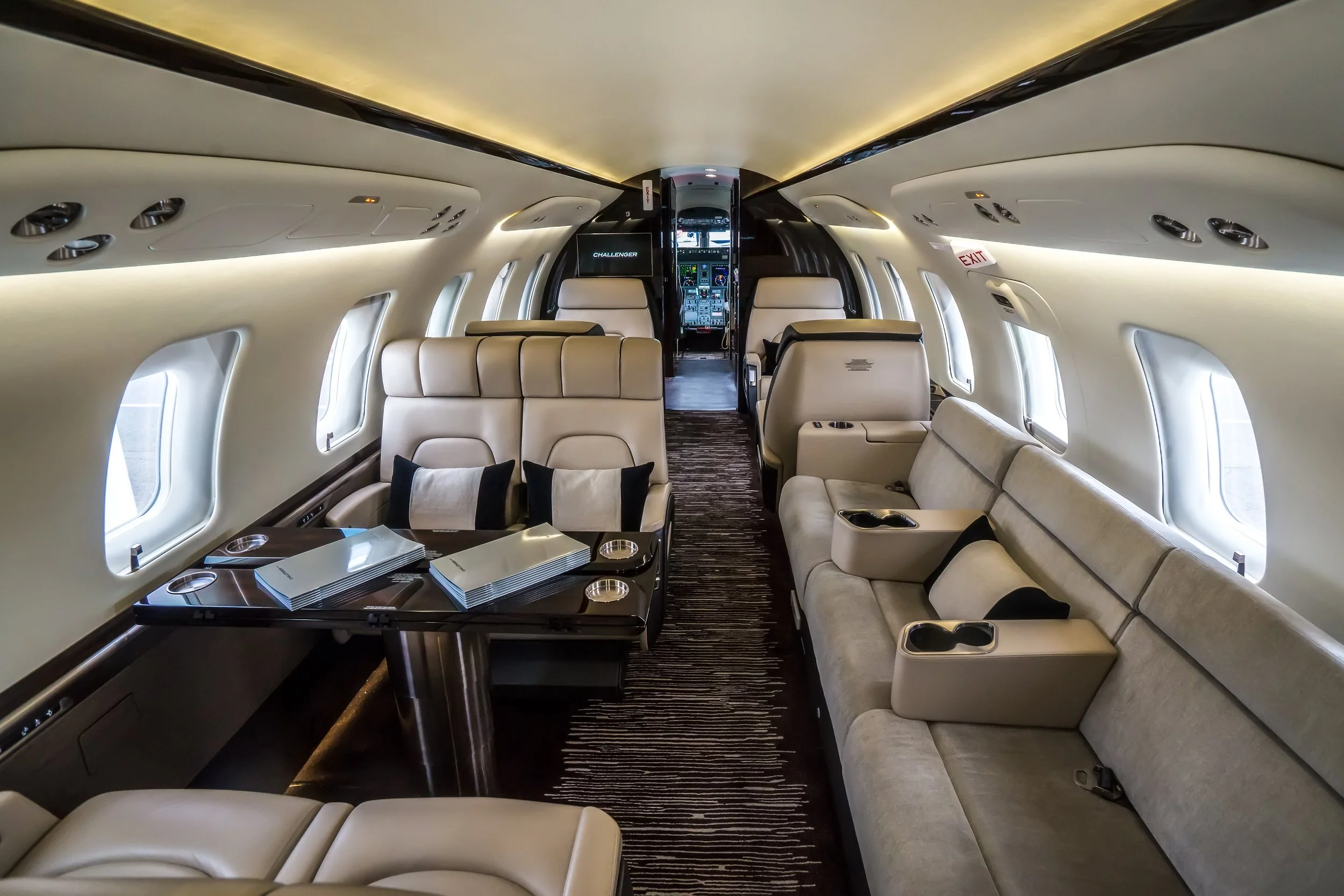 Challenger 650 cabin
