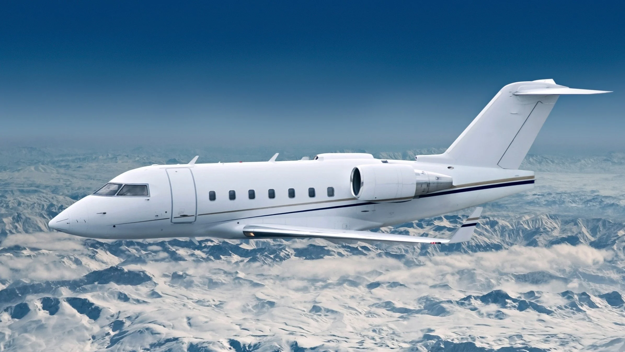 Challenger aircraft. Contract Flight Crew. Contract Pilot Services. Challenger 300, Challenger 350, Challenger 3500, Challenger 604, Challenger 605, Challenger 650. Corporate Flight Crew. Contract Pilot. Corporate Aviation Pilot services