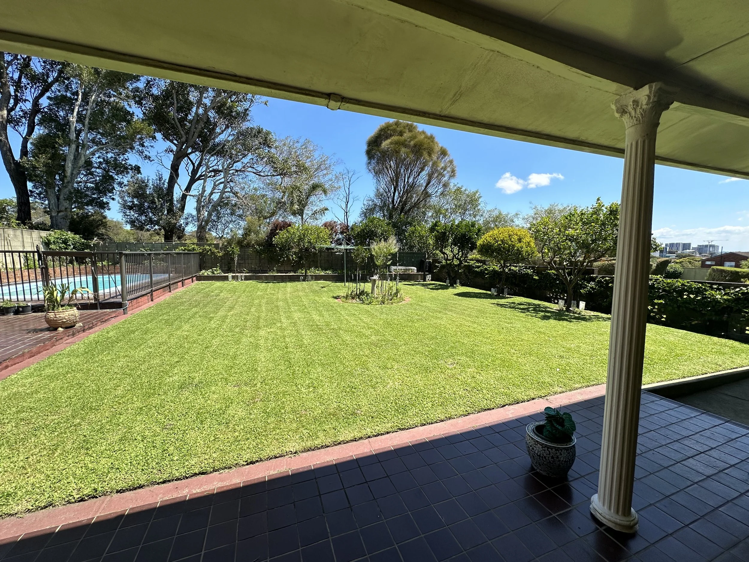 Professional lawn mowing and garden maintenance in Maroubra by Eastside Gardens, featuring a freshly cut residential lawn with clean edges.