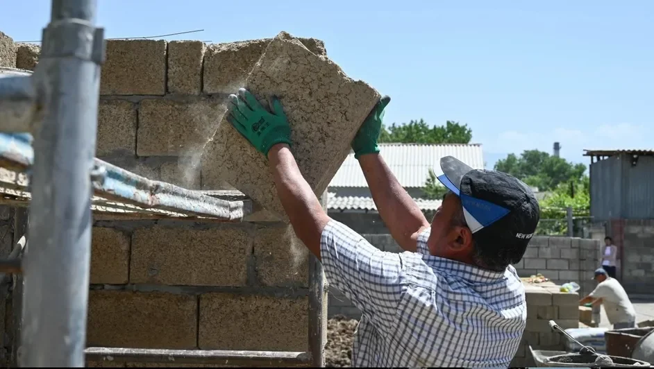 Construyen casas con cáscara de arroz
