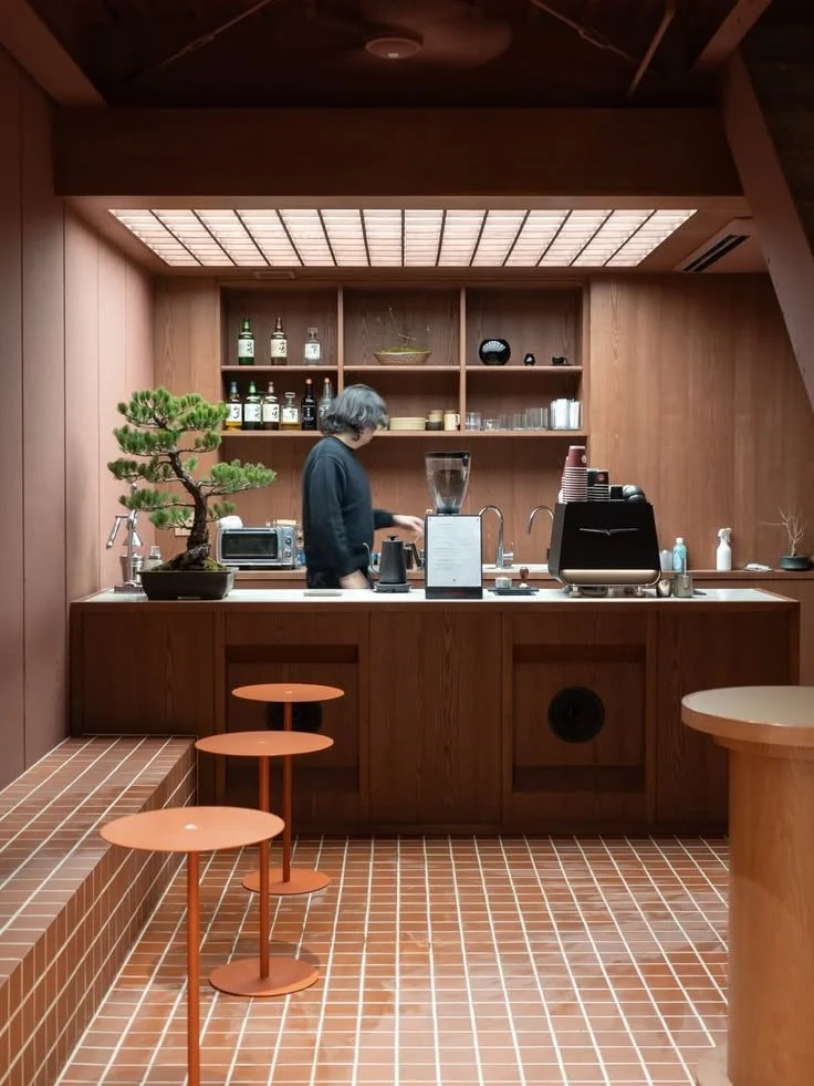 Cómo diseñar una cafetería pequeña que venda más.