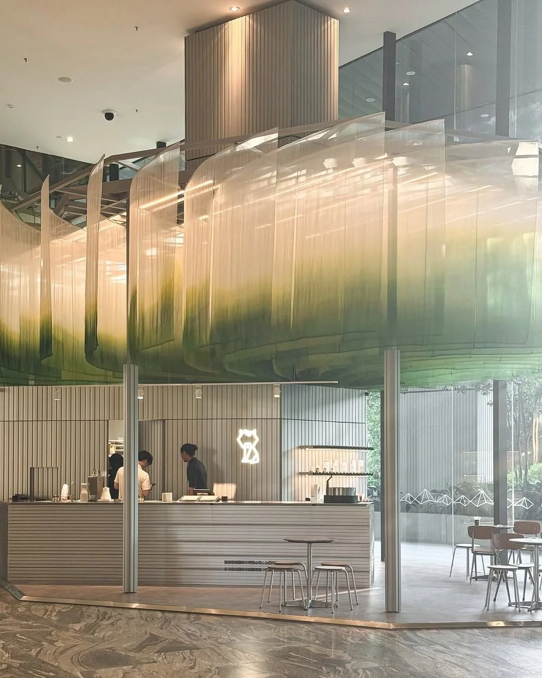 Diseño multisensorial en espacios comerciales: cómo convertir un localen una experiencia de marca
