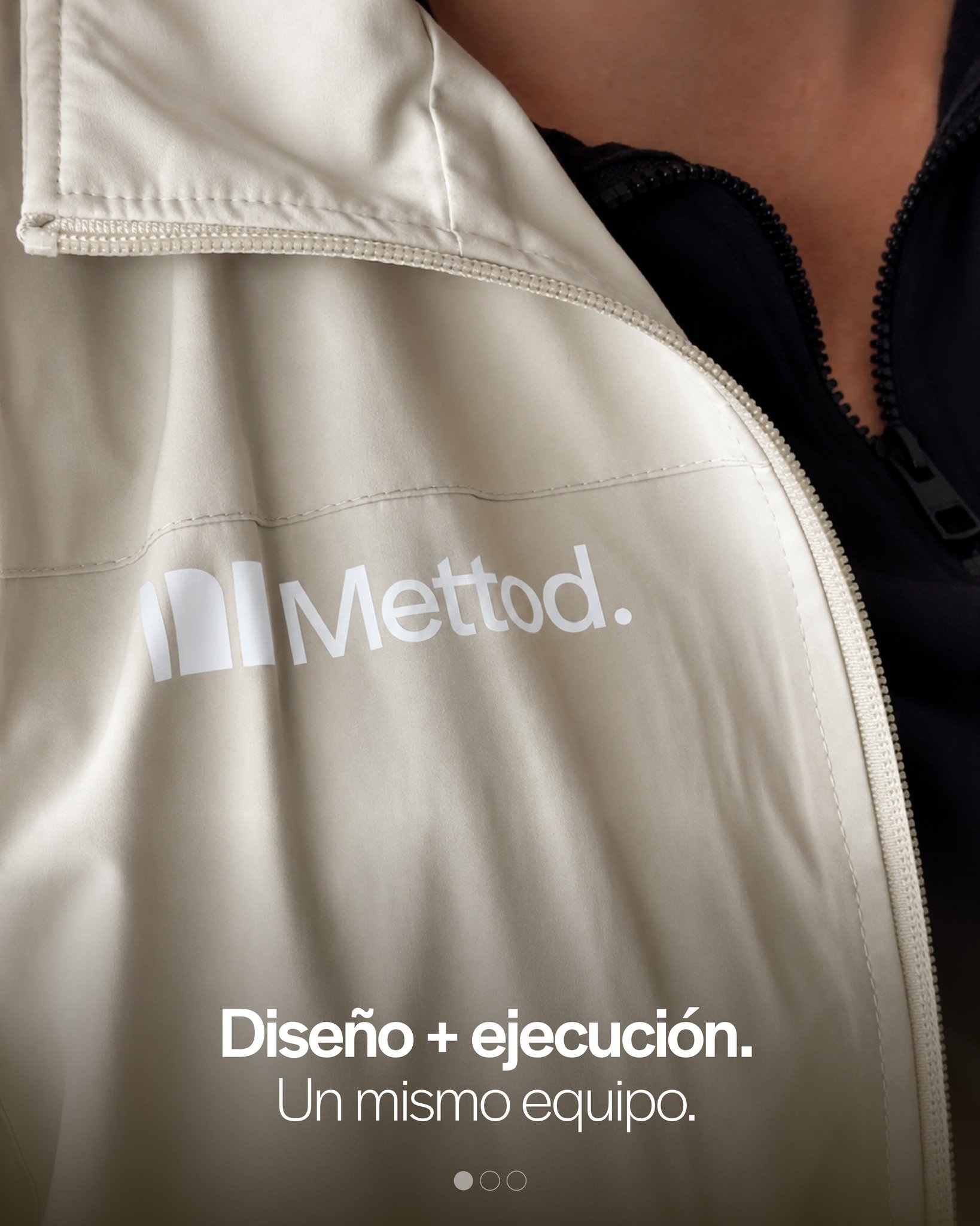 Dise&ntilde;ar y ejecutar con el mismo equipo cambia todo el proceso.

Nos permite tomar decisiones con mayor claridad, anticiparnos a lo que viene en obra y mantener una misma l&iacute;nea desde el proyecto hasta la ejecuci&oacute;n.

Menos intermed