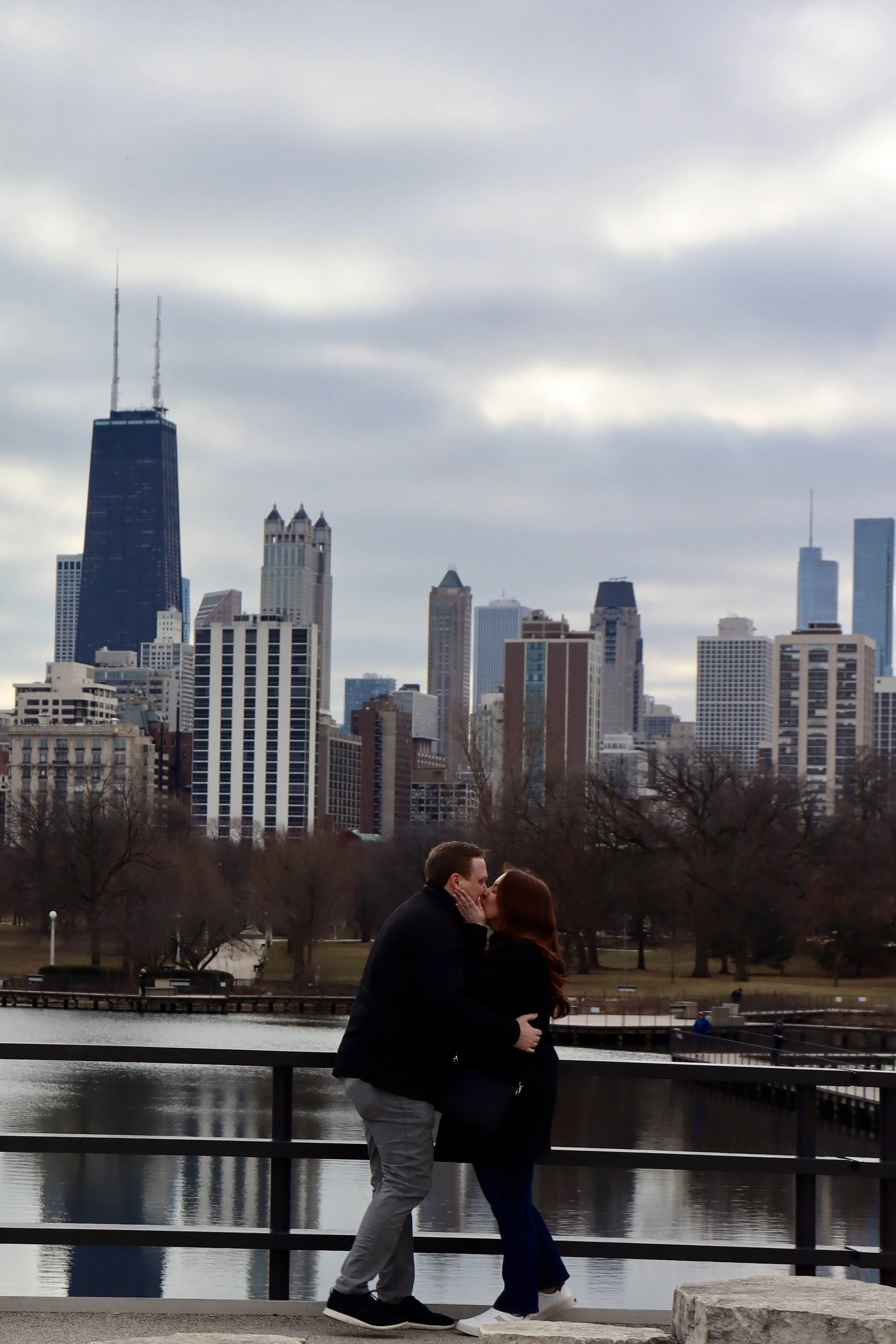 Jojo Rubnitz Photography Engagement Photoshoot City Bridge Buildings Kiss.JPG