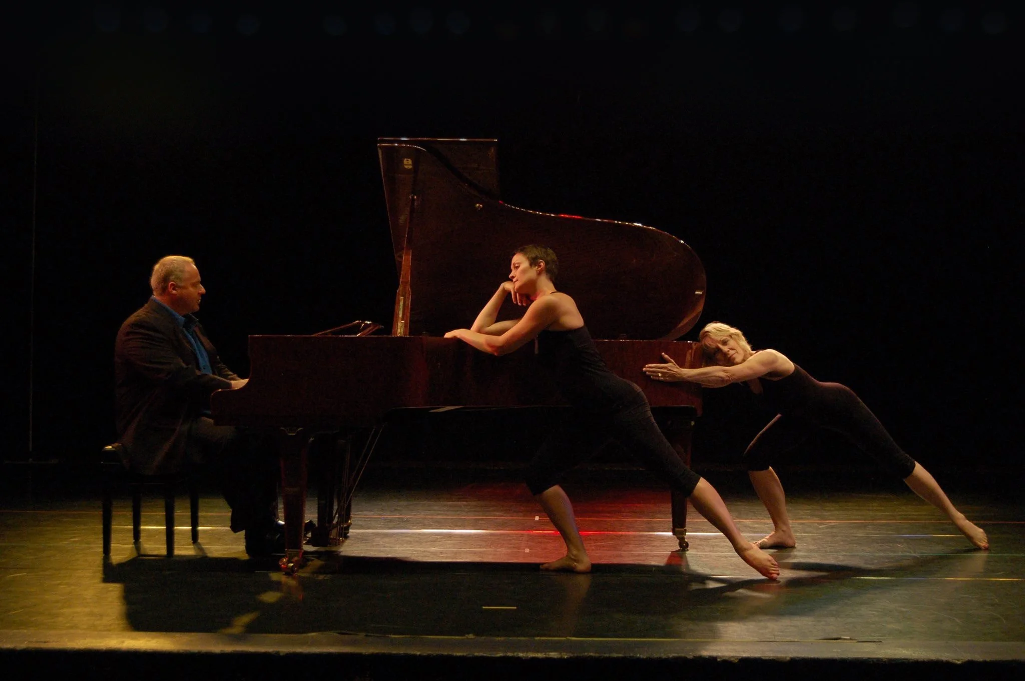 Darin Performing with Dancers.jpeg