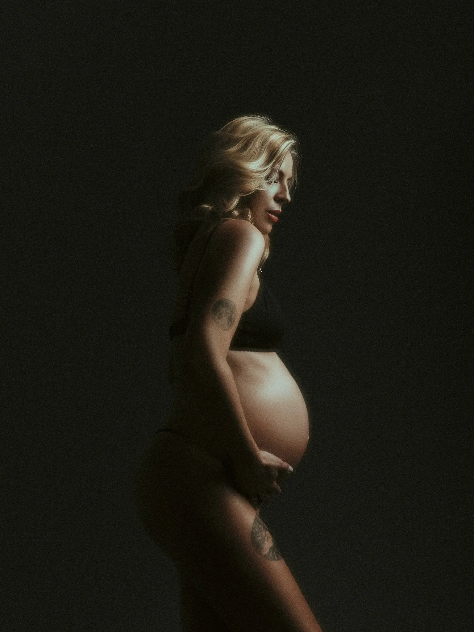 Resultados de una sesi&oacute;n con mucho glamour ✨

Me honra dejar en im&aacute;genes parte de esta gran historia de tu vida @paolamillanovichfotografia 

Siempre es un orgullo retratar a una colega 🙌

#cutepregnancy #bestpregnancyphotos