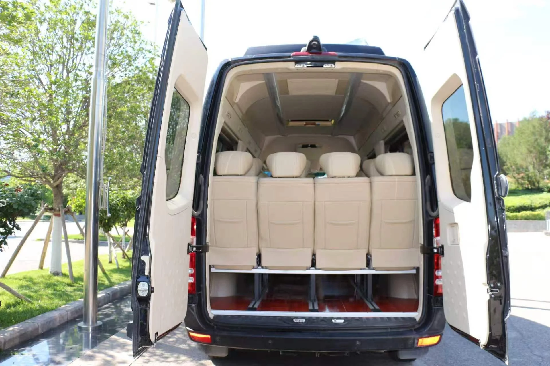 Xi'an Airport One-Way Transfer Service by 18-Seat Vehicle.jpg