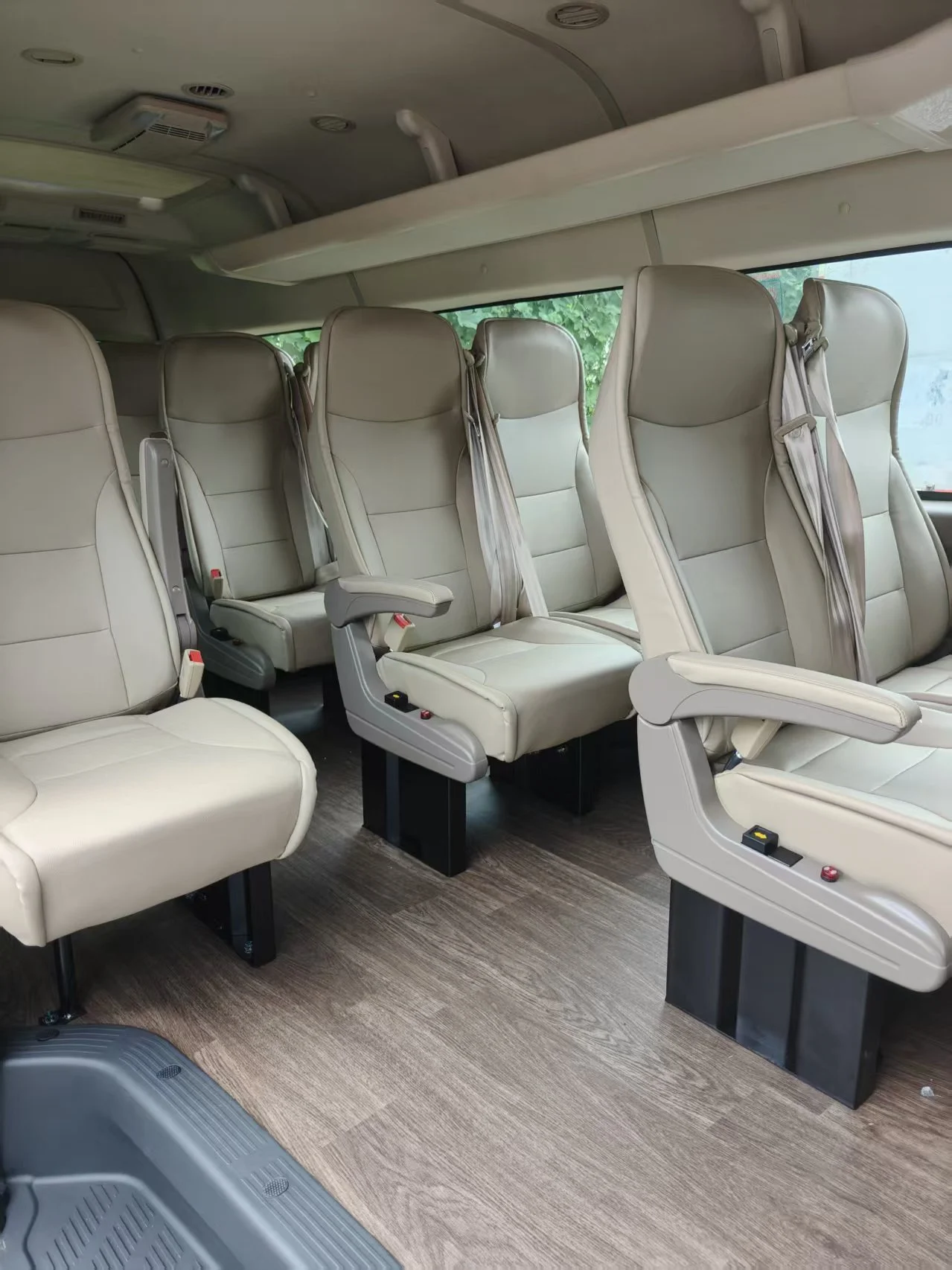 One-way airport pick-up/drop-off fee for a 7-seat vehicle.jpg