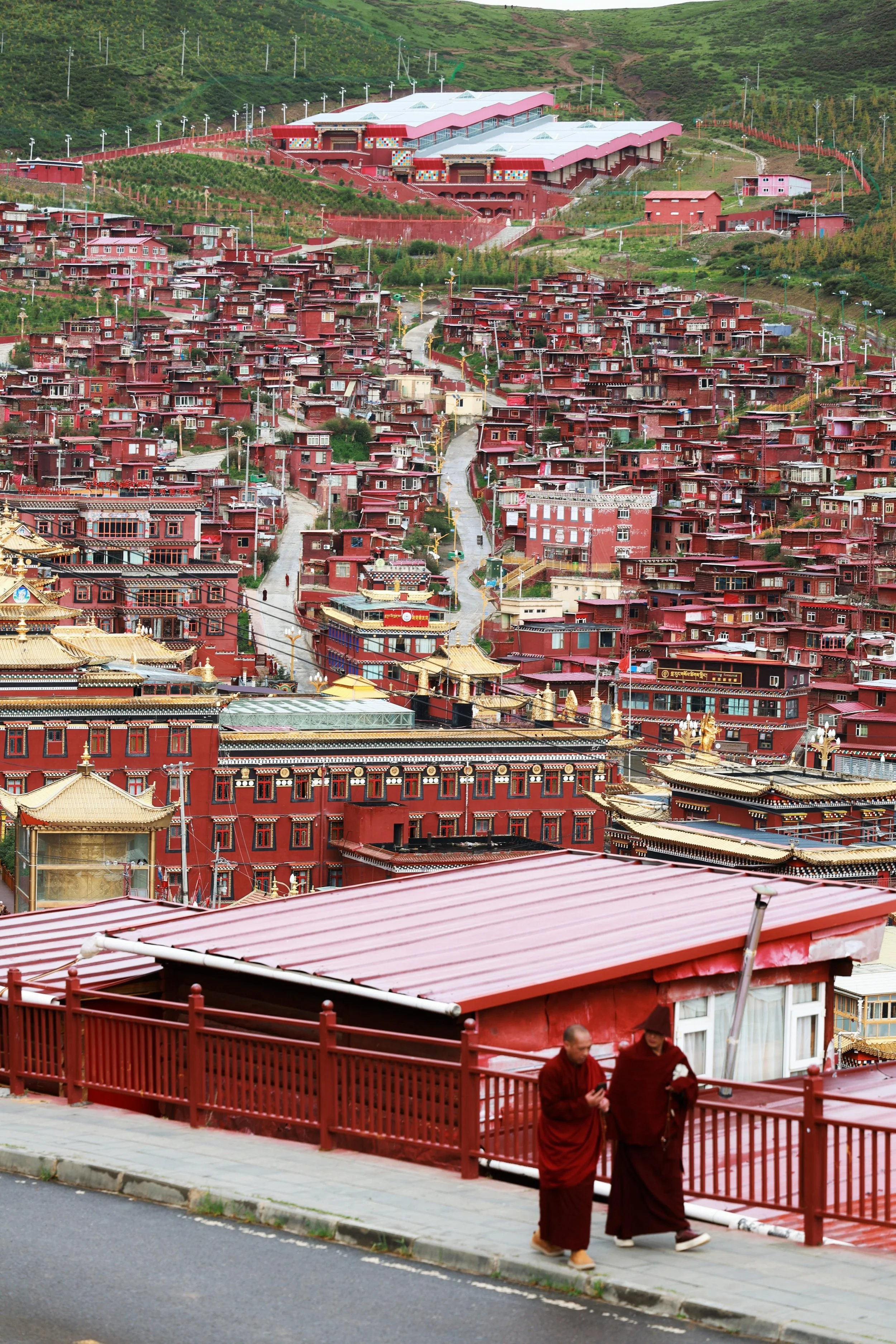 Sichuan Deep Dive: The Complete 2026 Travel Guide — From Chengdu's Teahouses to Daocheng's Sacred Peaks