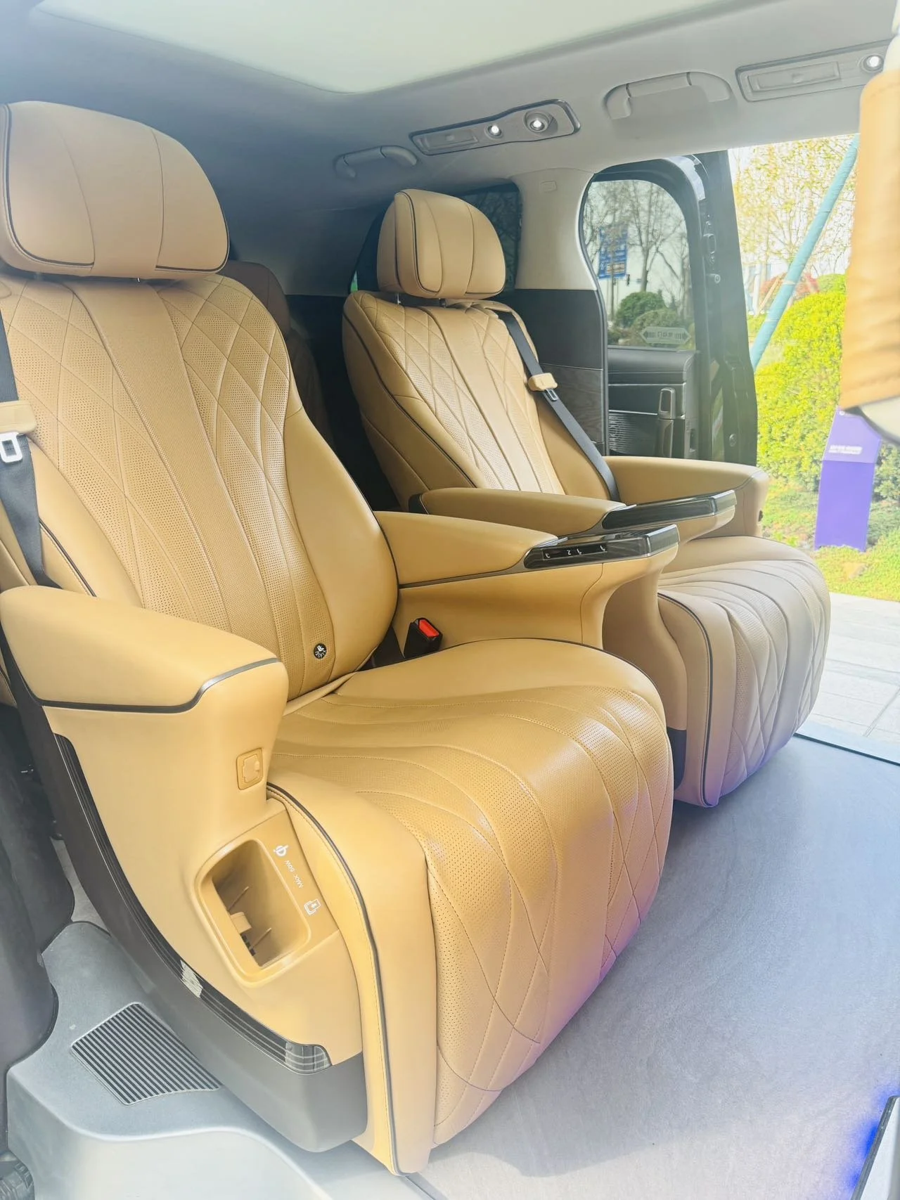 Xi'an Airport One-Way Transfer Service by 9-Seat Vehicle.jpg