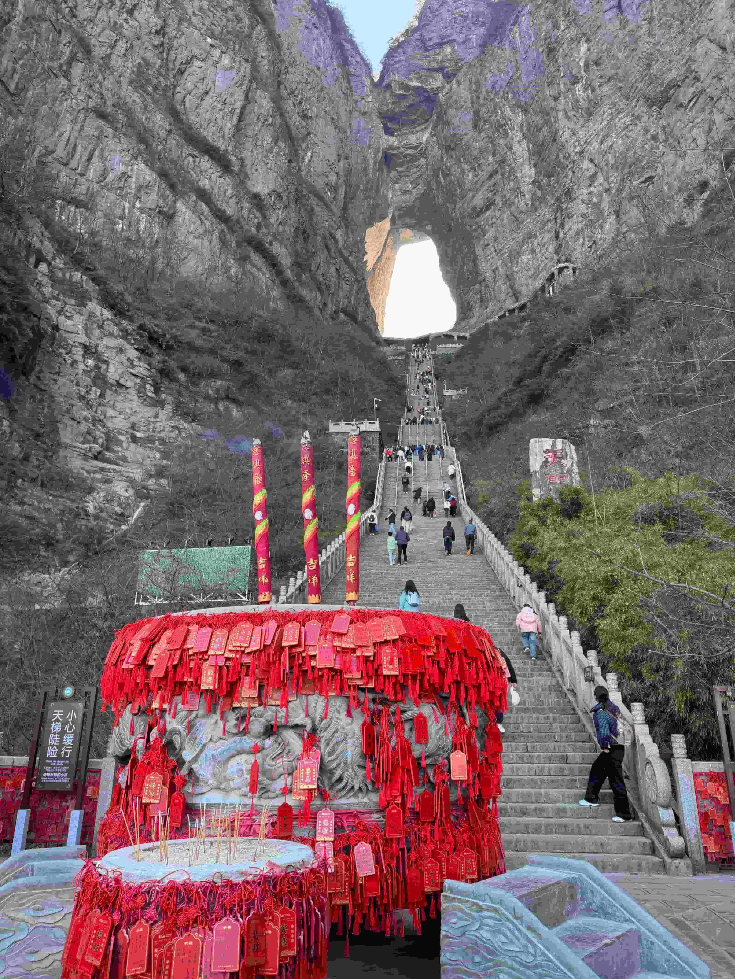 3-Day Tour of Zhangjiajie National Forest Park, Tianmen Mountain, and Grand Canyon Glass Bridge