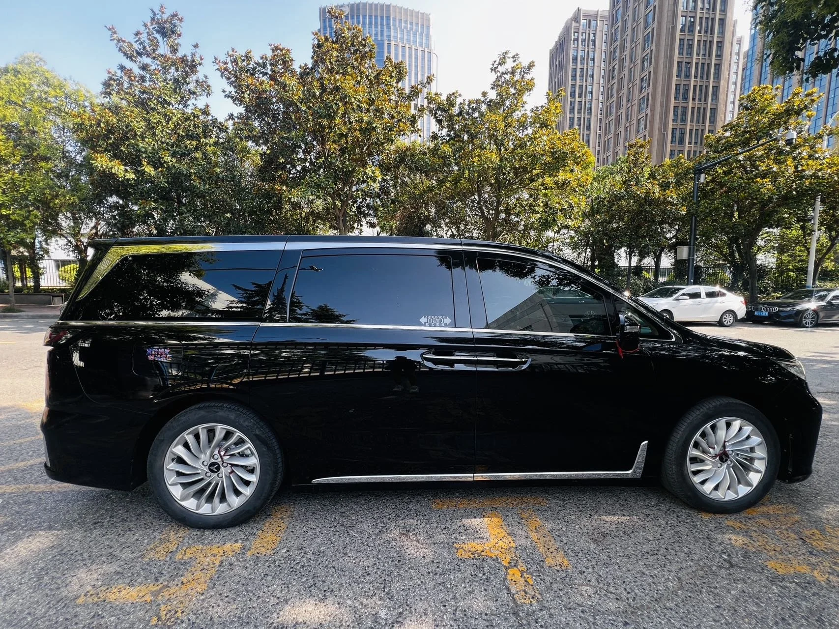 Xi'an Airport One-Way Transfer Service by 9-Seat Vehiclejpg